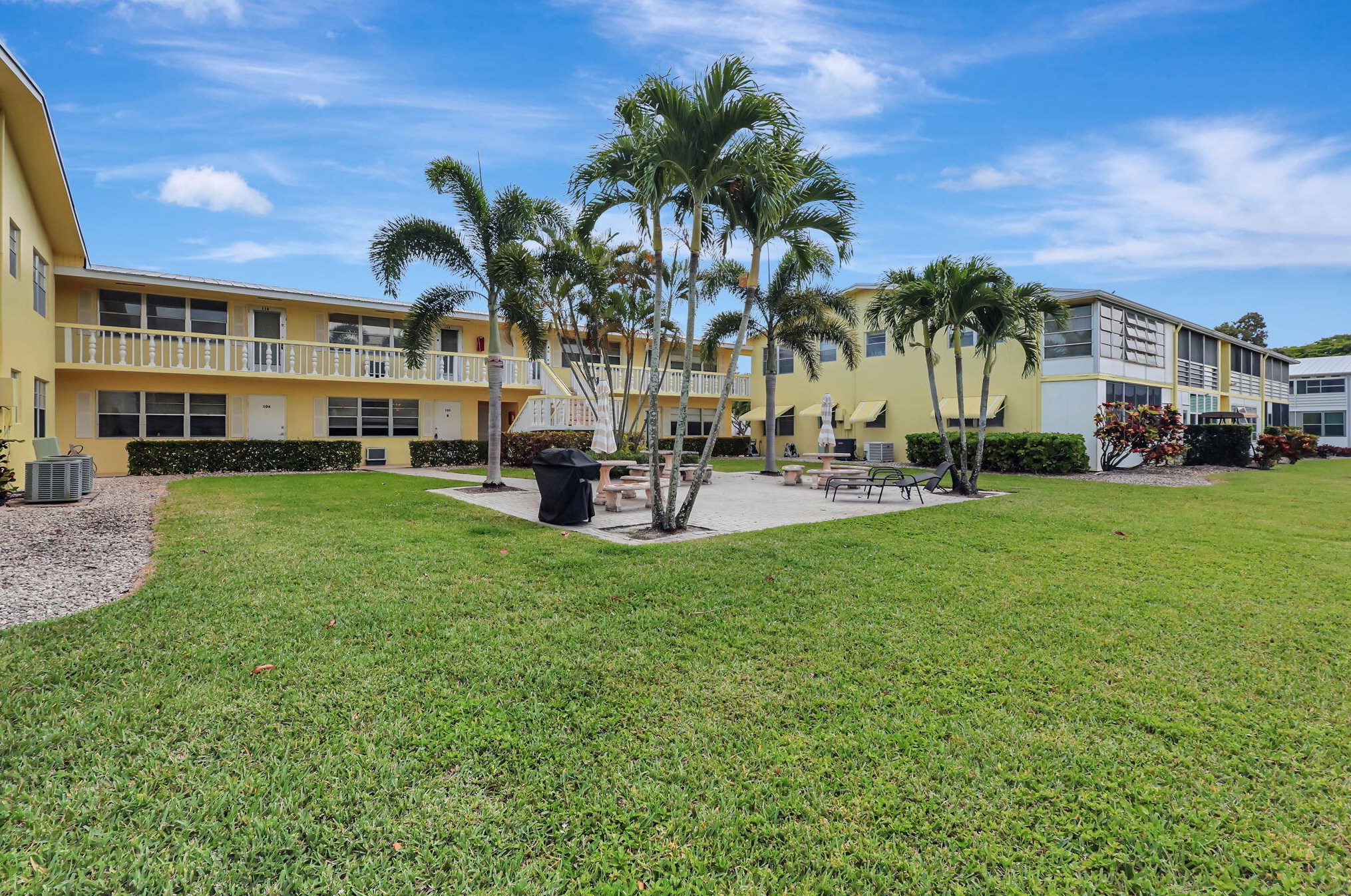 103 Sheffield, West Palm Beach FL  33417-1528 exterior