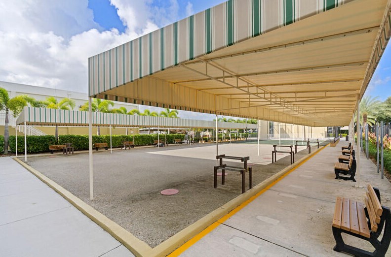 103 Sheffield, West Palm Beach FL  33417-1528 exterior