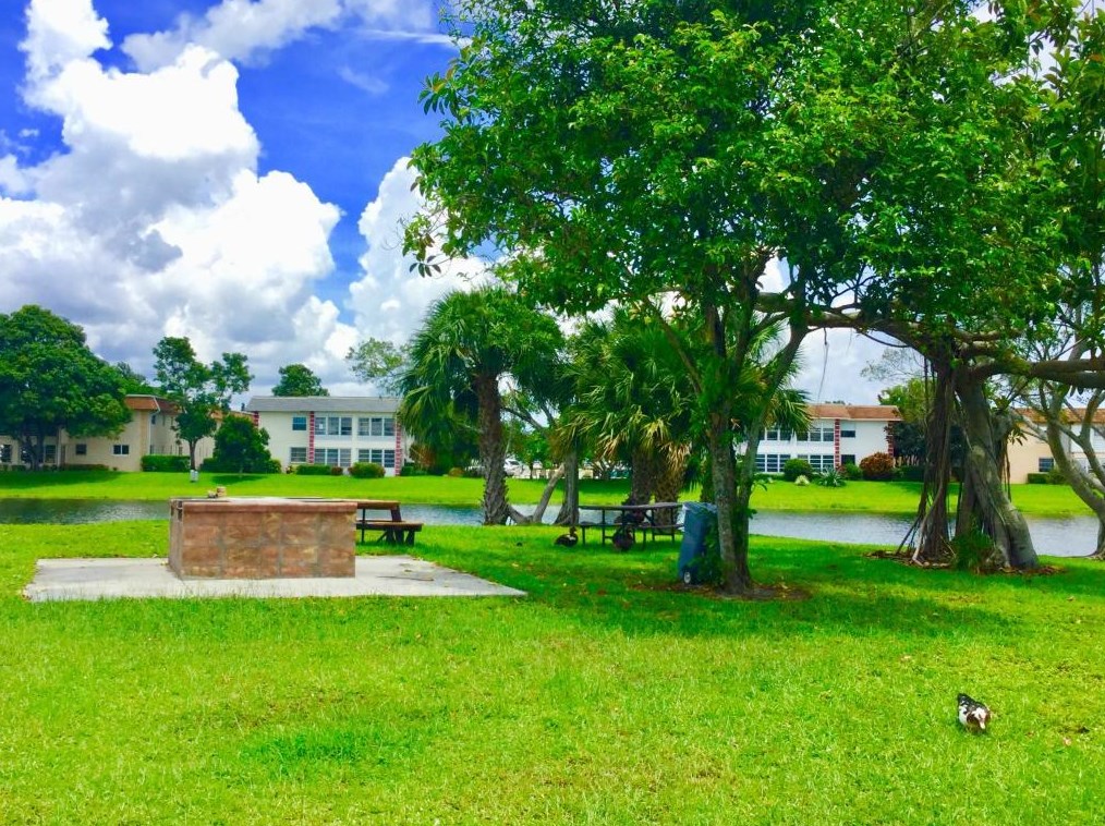 103 Sheffield, West Palm Beach FL  33417-1528 exterior