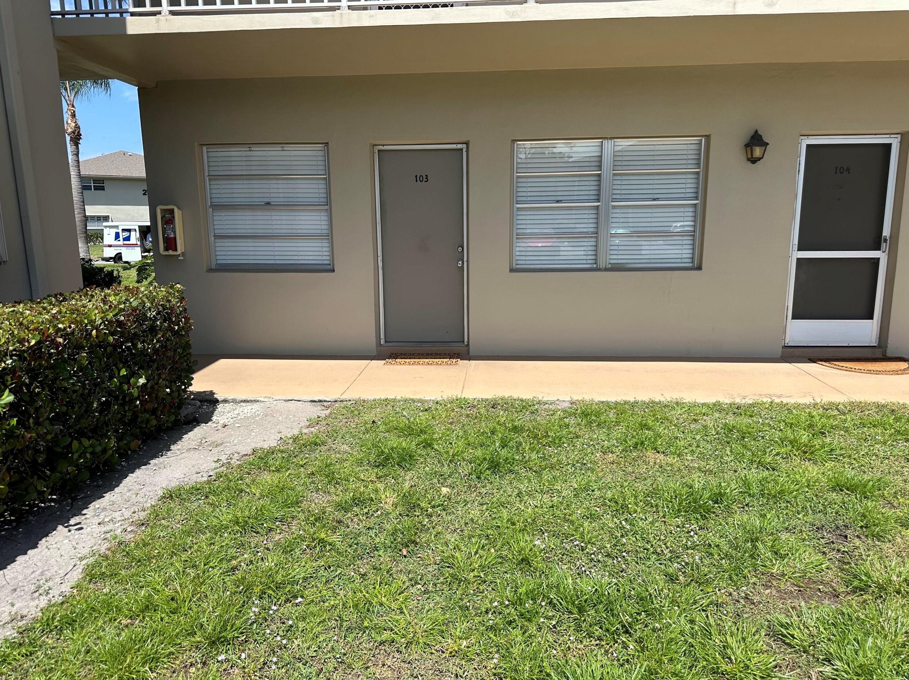 26 Lake Vista Trl, Fort Pierce FL 34952-6364 exterior