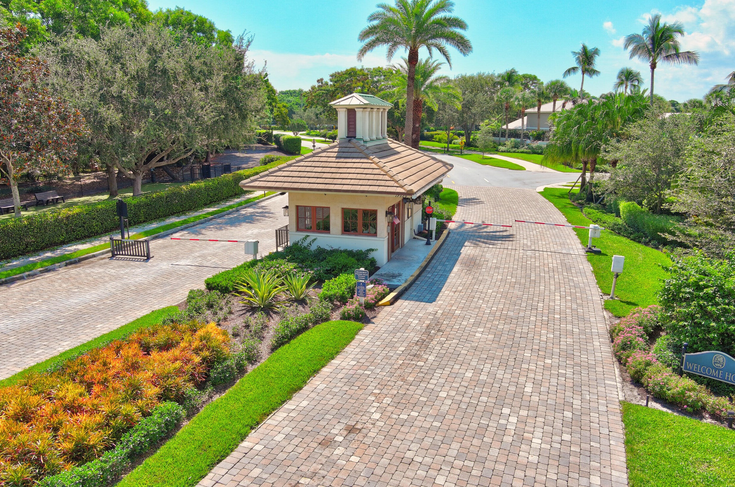 16623 Traders Xing, Jupiter FL  33477-2329 exterior