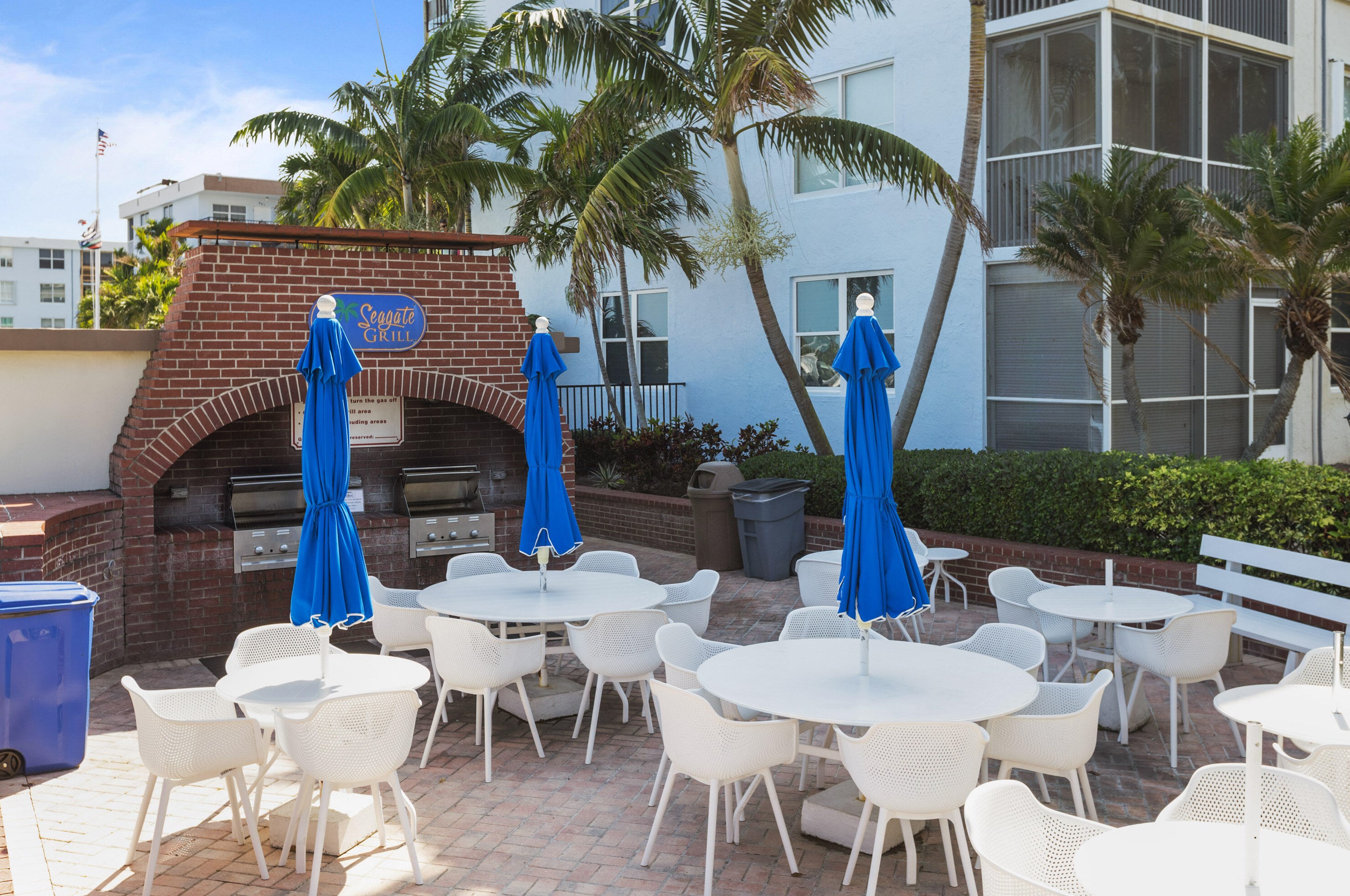 2002 Federal Hwy, Boynton Beach FL  33435-6958 exterior