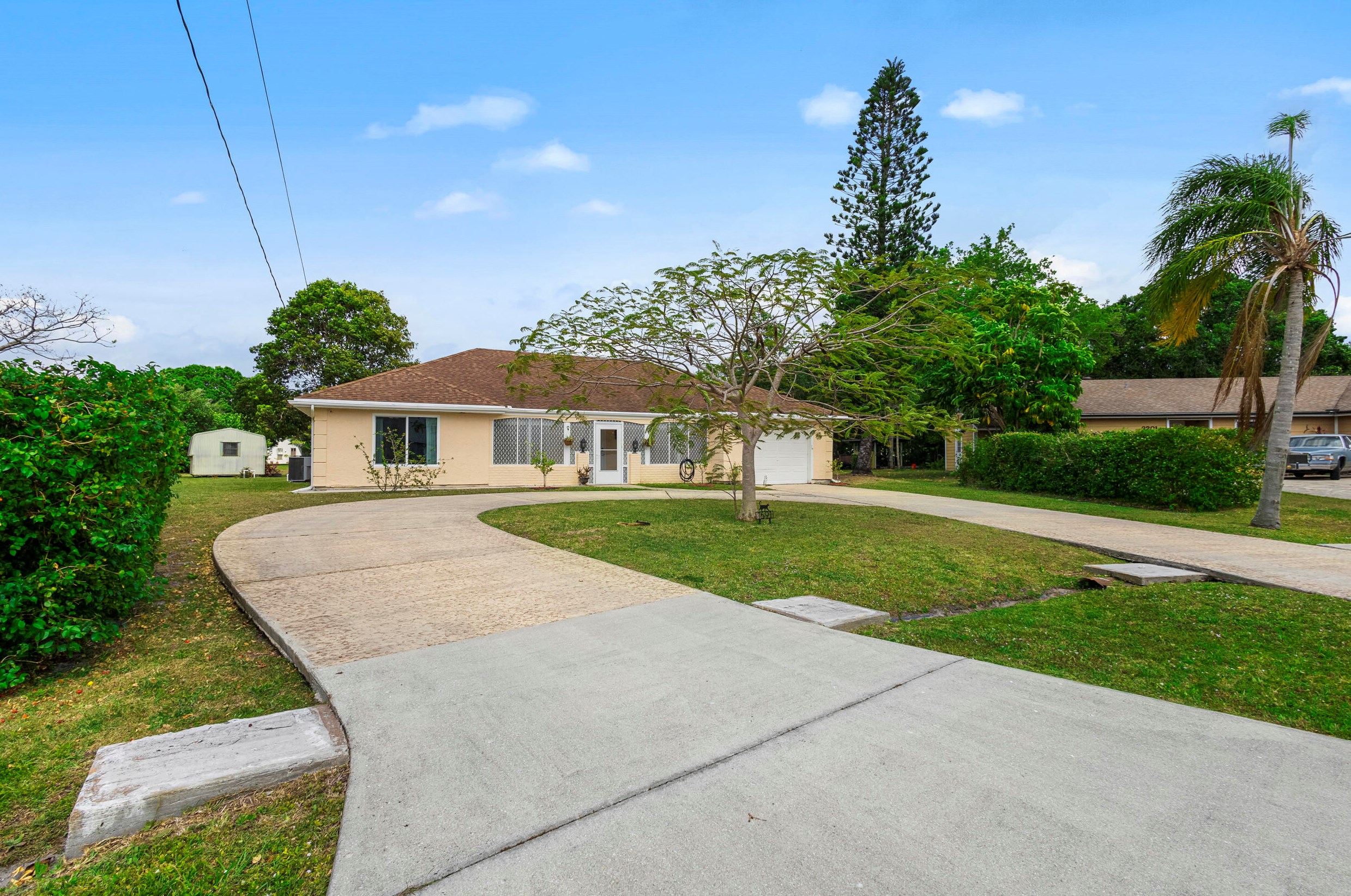 1691 Goucho Ave, Fort Pierce, FL 34952-4943