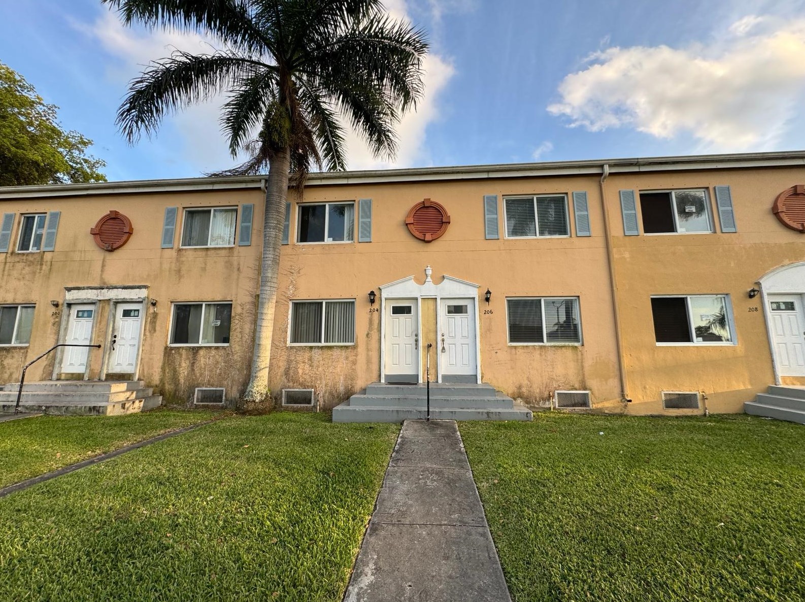 206 84th St, Miami, FL 33141-1416