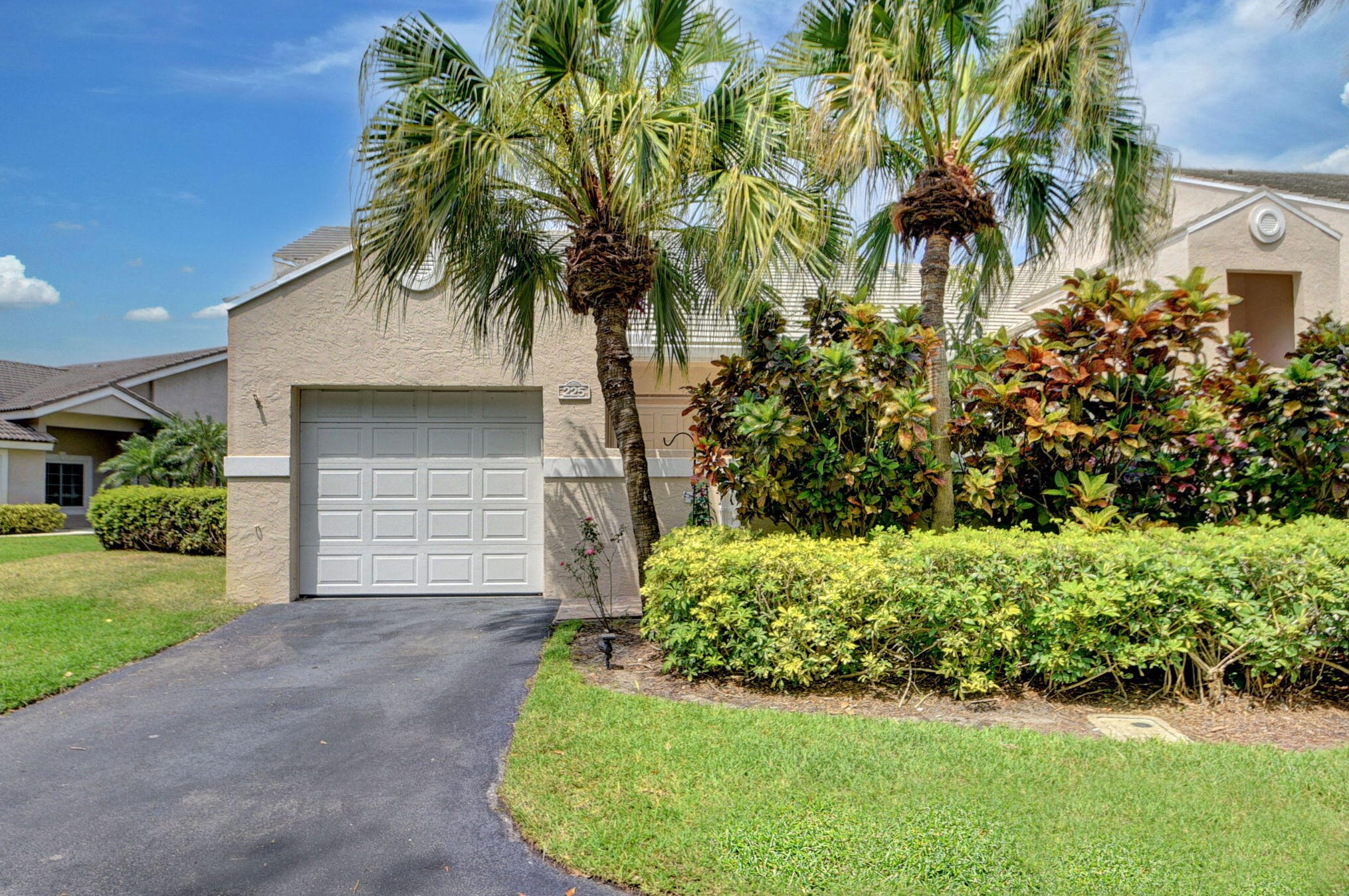 225 Lakeshore Dr, Lake Worth, FL 33462-6072