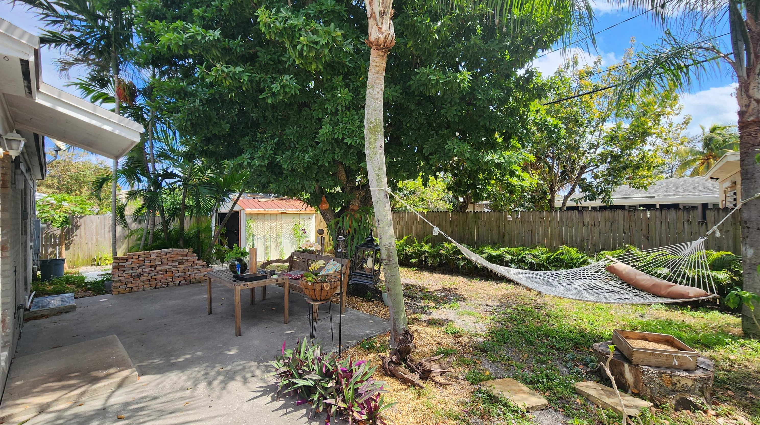 602 Monceaux Rd, West Palm Beach, FL 33405-1540