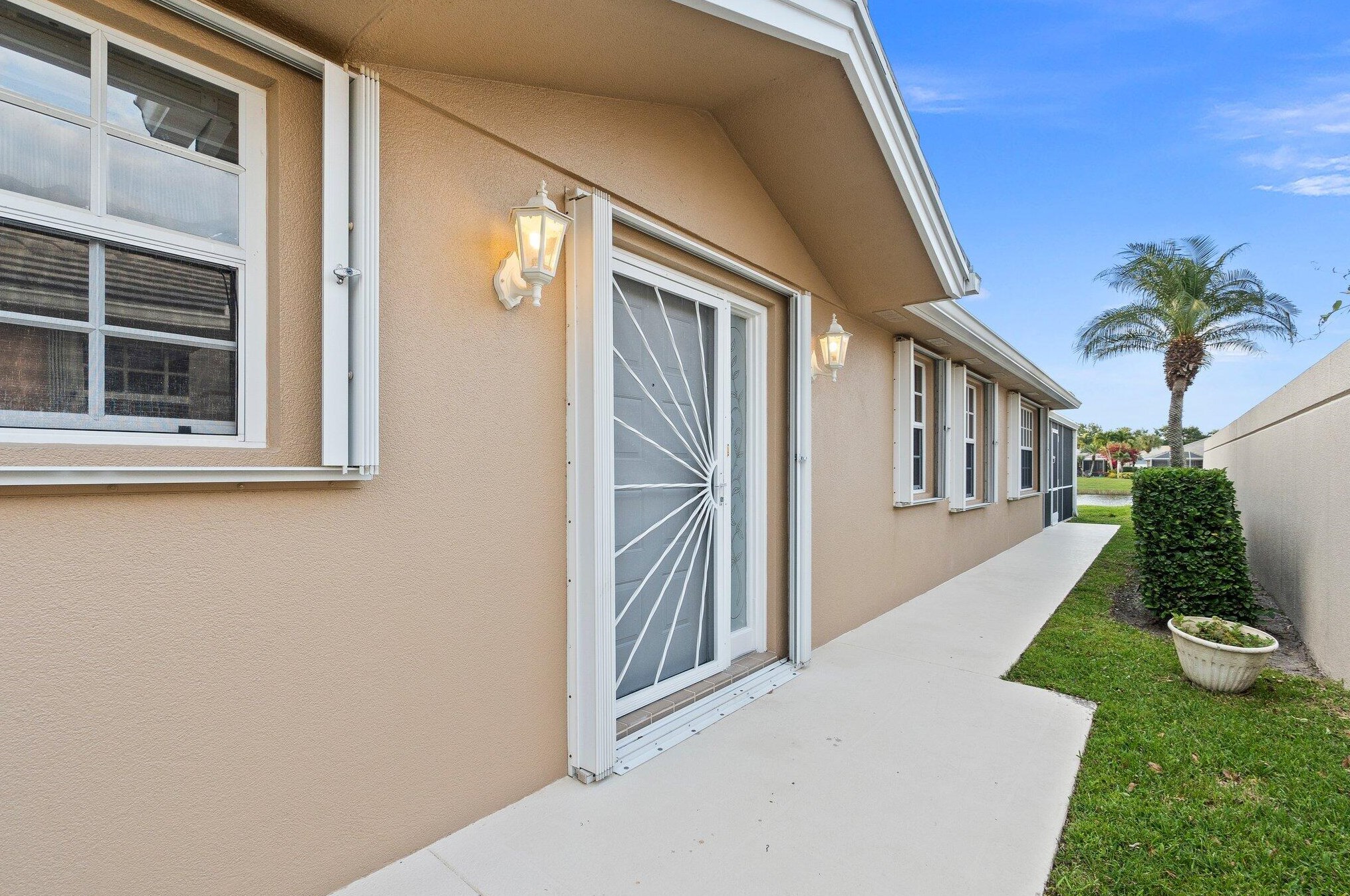 1287 Bentley Cir, Fort Pierce, FL 34986-1860