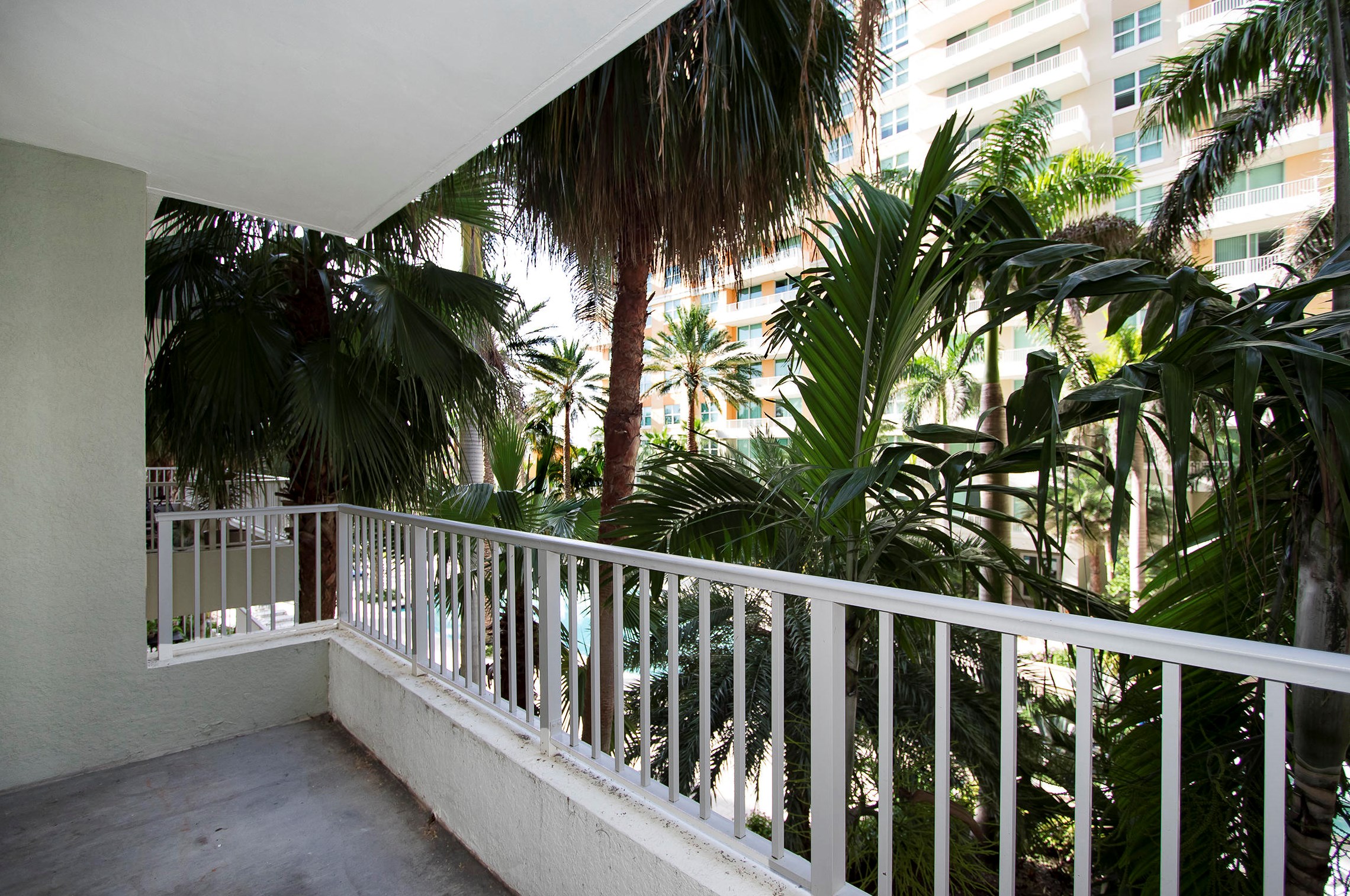 700 E Boynton Beach Blvd #307, Boynton Beach, FL 33435