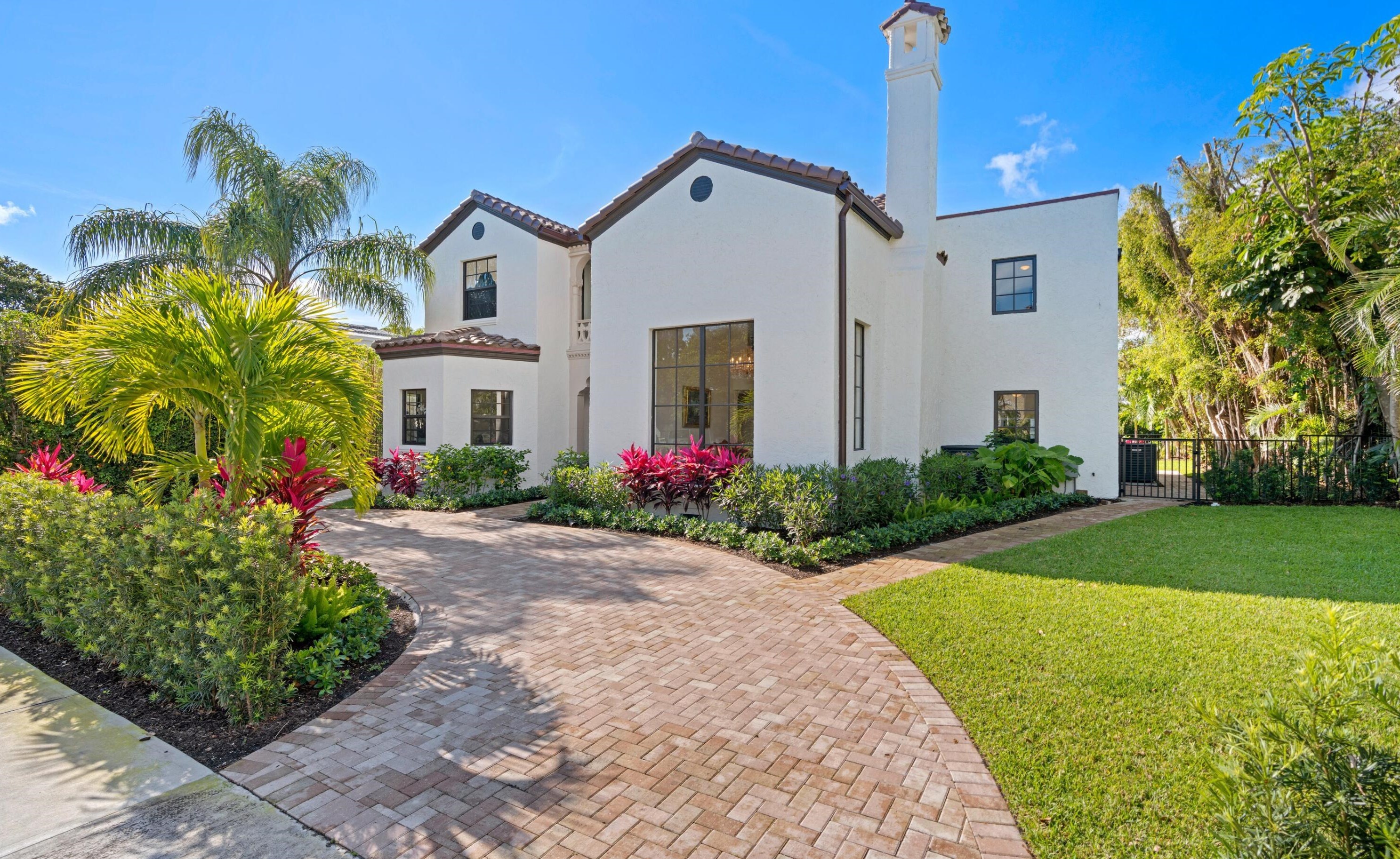 206 Greymon Dr, West Palm Beach, FL 33405-1920