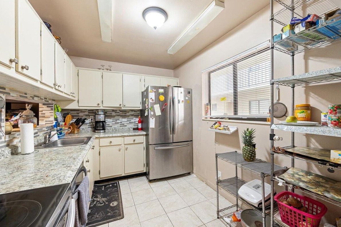 5160 Las Verdes Cir #220, Delray Beach, FL 33484