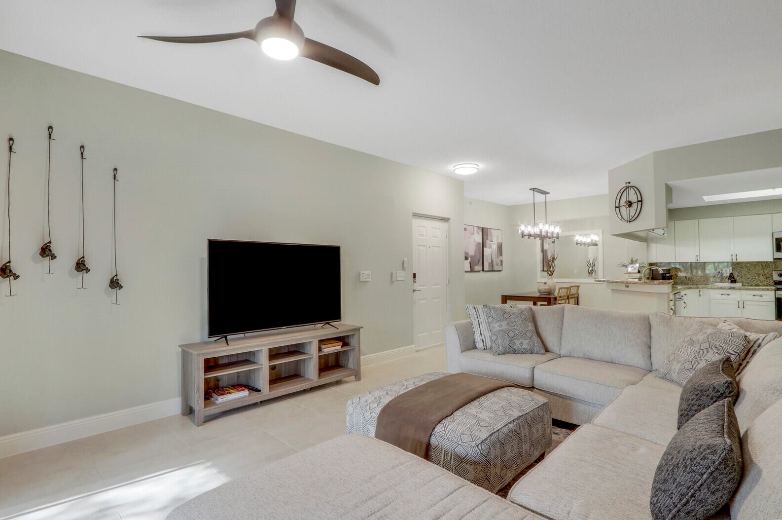 3023 Alcazar Pl #302, West Palm Beach, FL 33410