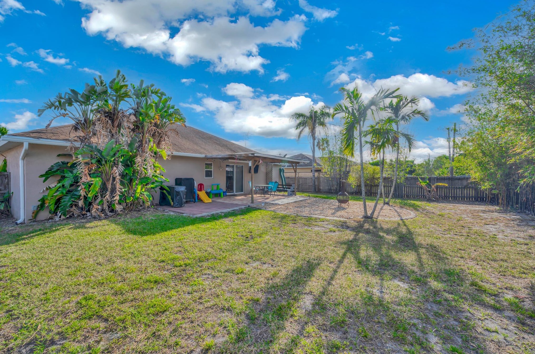 671 Hoffenberg Ave, Fort Pierce FL  34953-7625 exterior