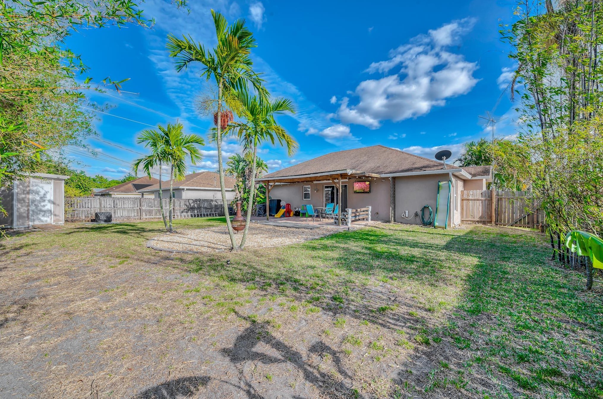 671 Hoffenberg Ave, Fort Pierce FL  34953-7625 exterior