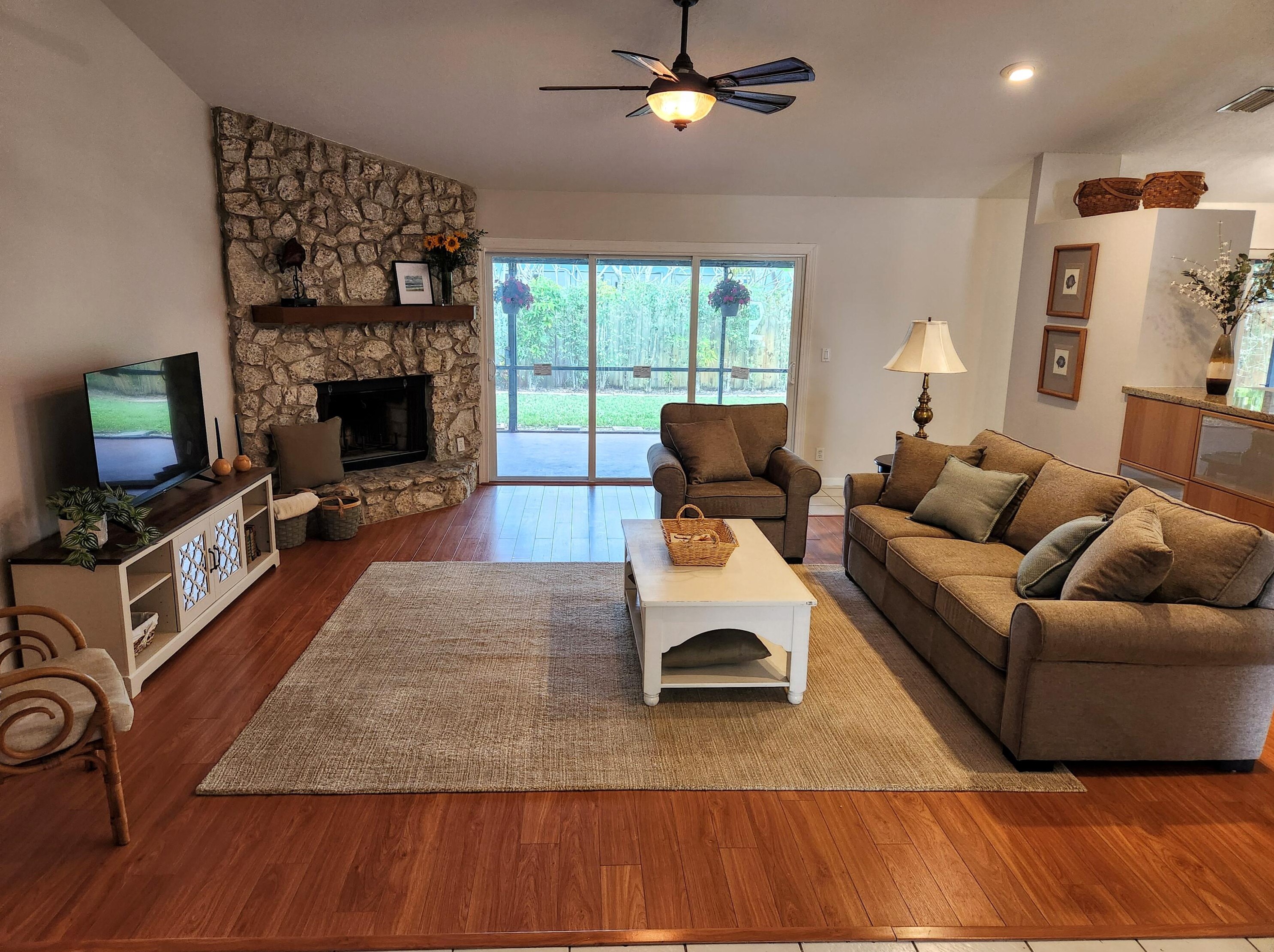 1800 Primrose Ln, West Palm Beach, FL 33414