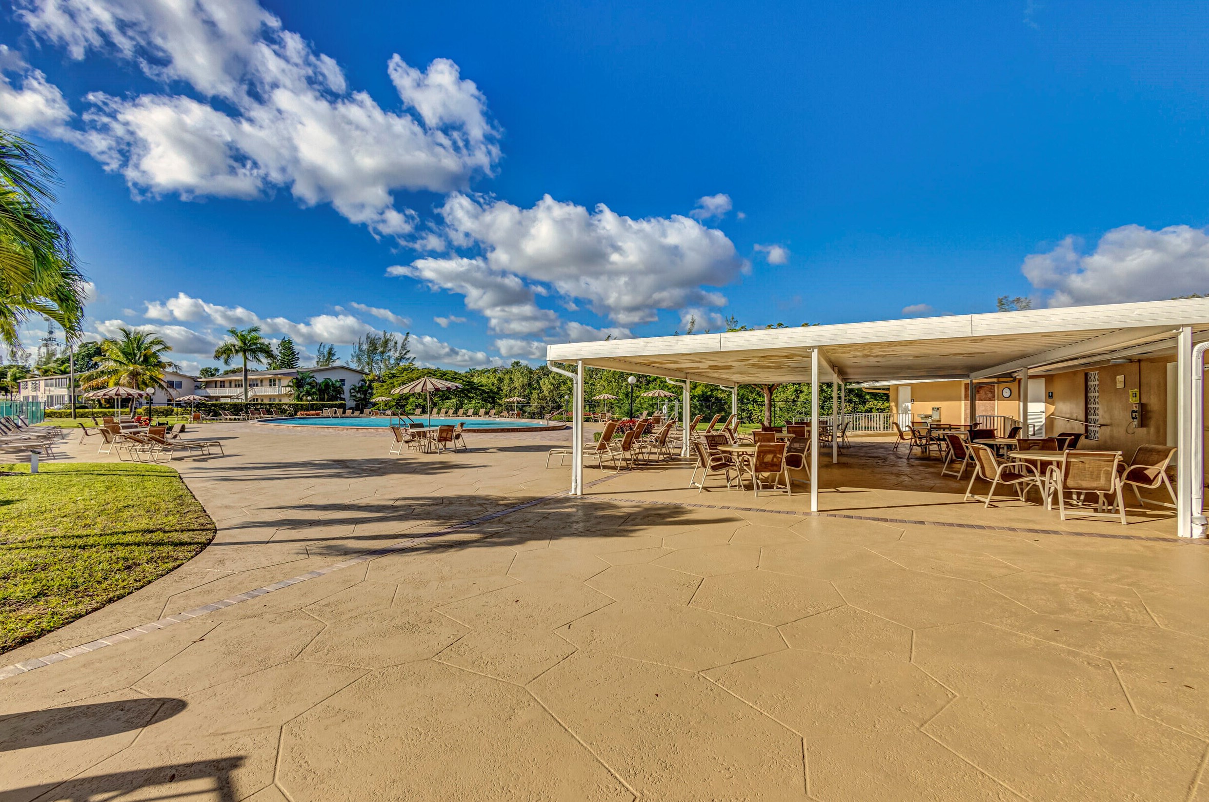 457 Southampton C, West Palm Beach FL  33417-7813 exterior