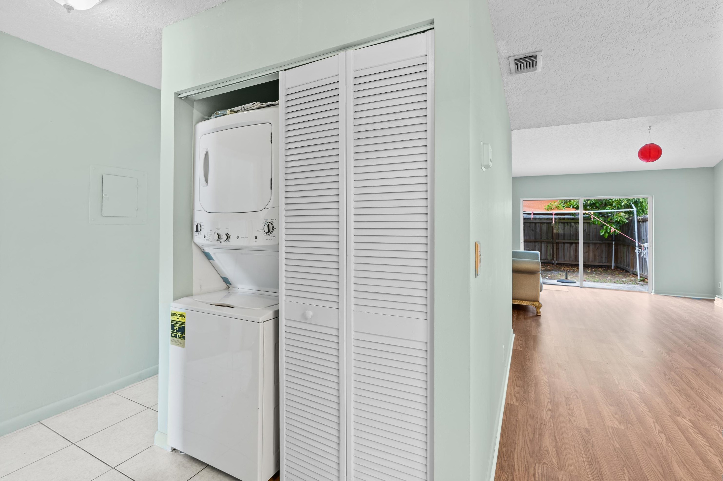 252 Palmetto Ct, Jupiter FL 33458-8803 exterior