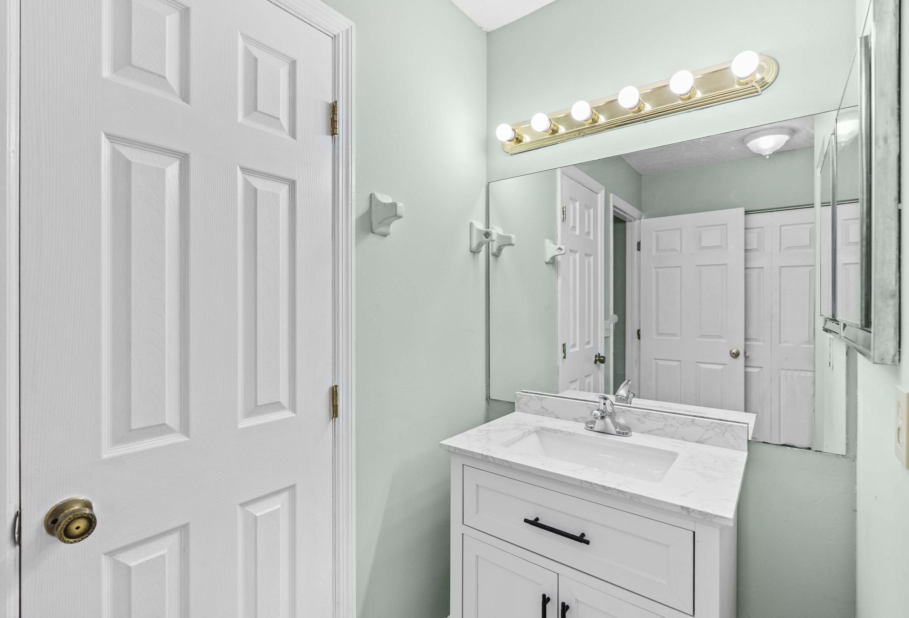 252 Palmetto Ct, Jupiter FL 33458-8803 exterior