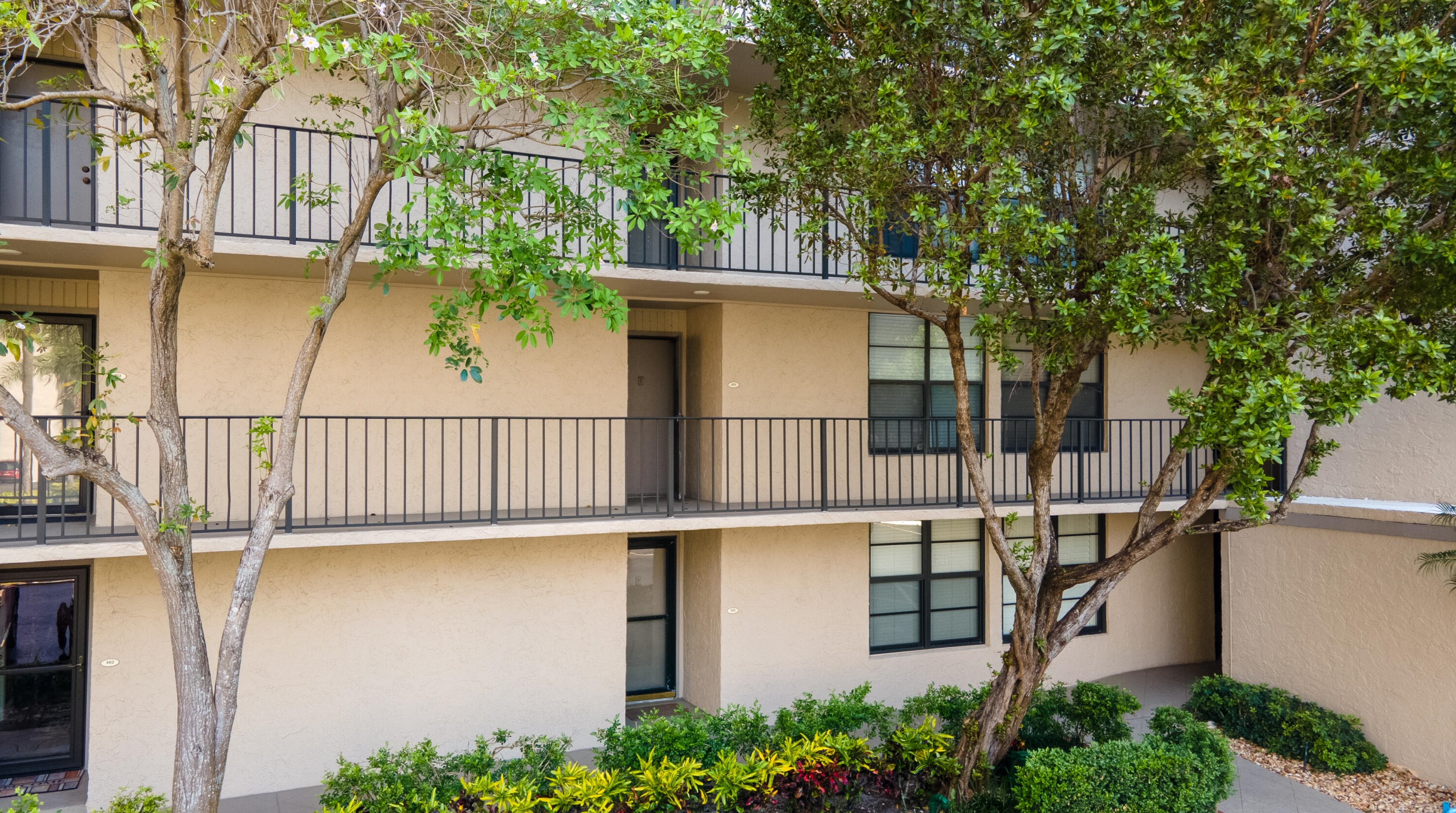 8 Royal Palm Way Unit 203, Boca Raton, FL 33432