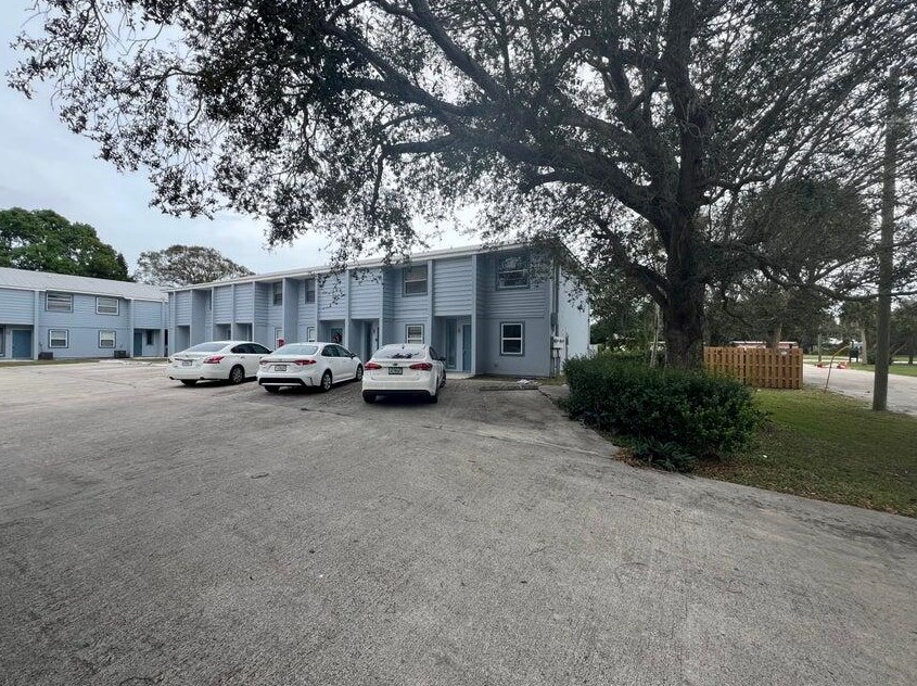 622 11th St, Fort Pierce FL  34950-4002 exterior