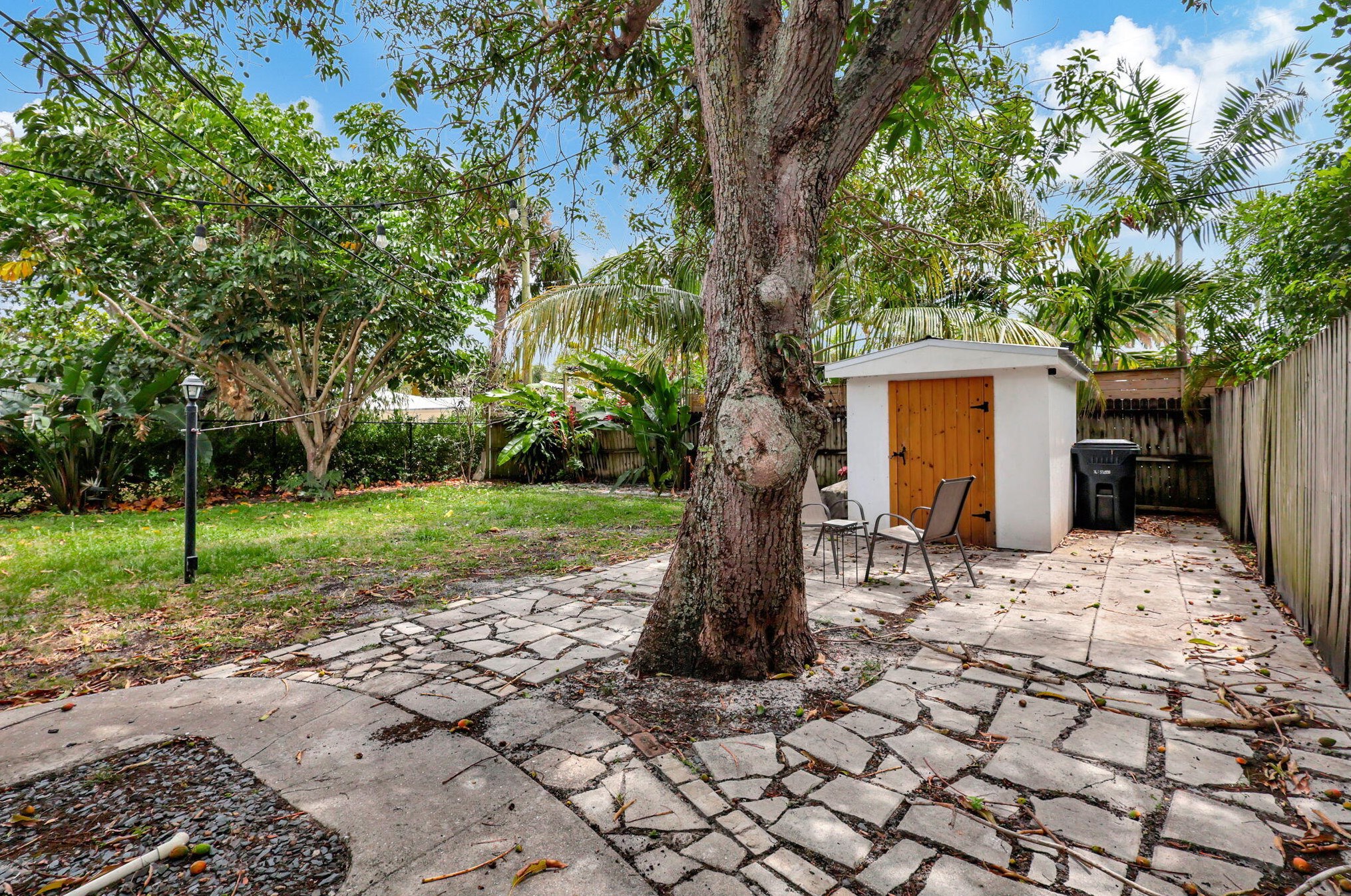 211 Princeton Dr, Lake Worth FL 33460-6237 exterior