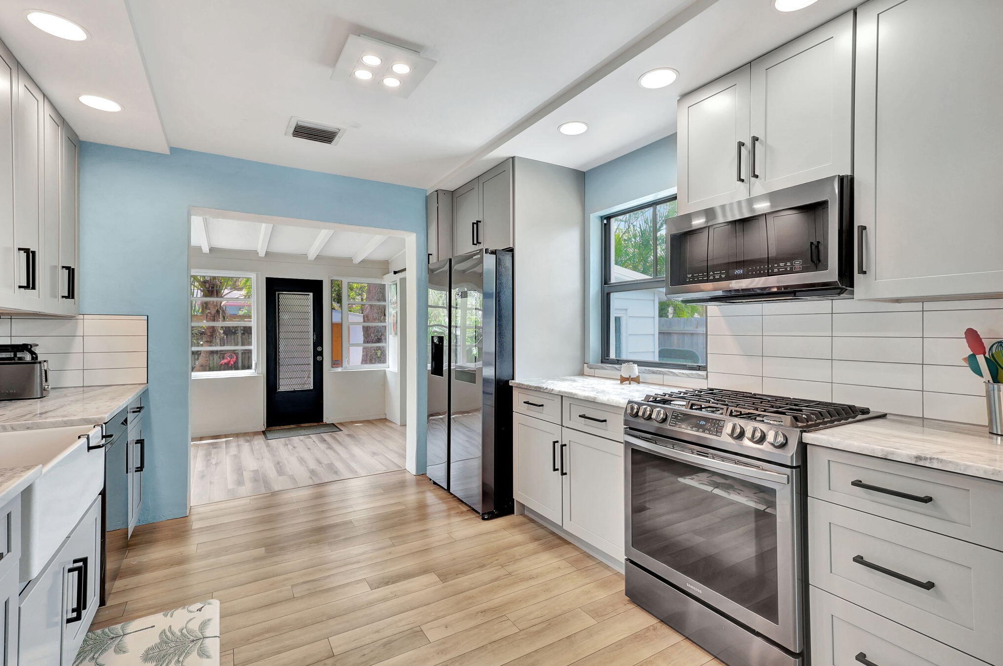 211 Princeton Dr, Lake Worth FL 33460-6237 exterior