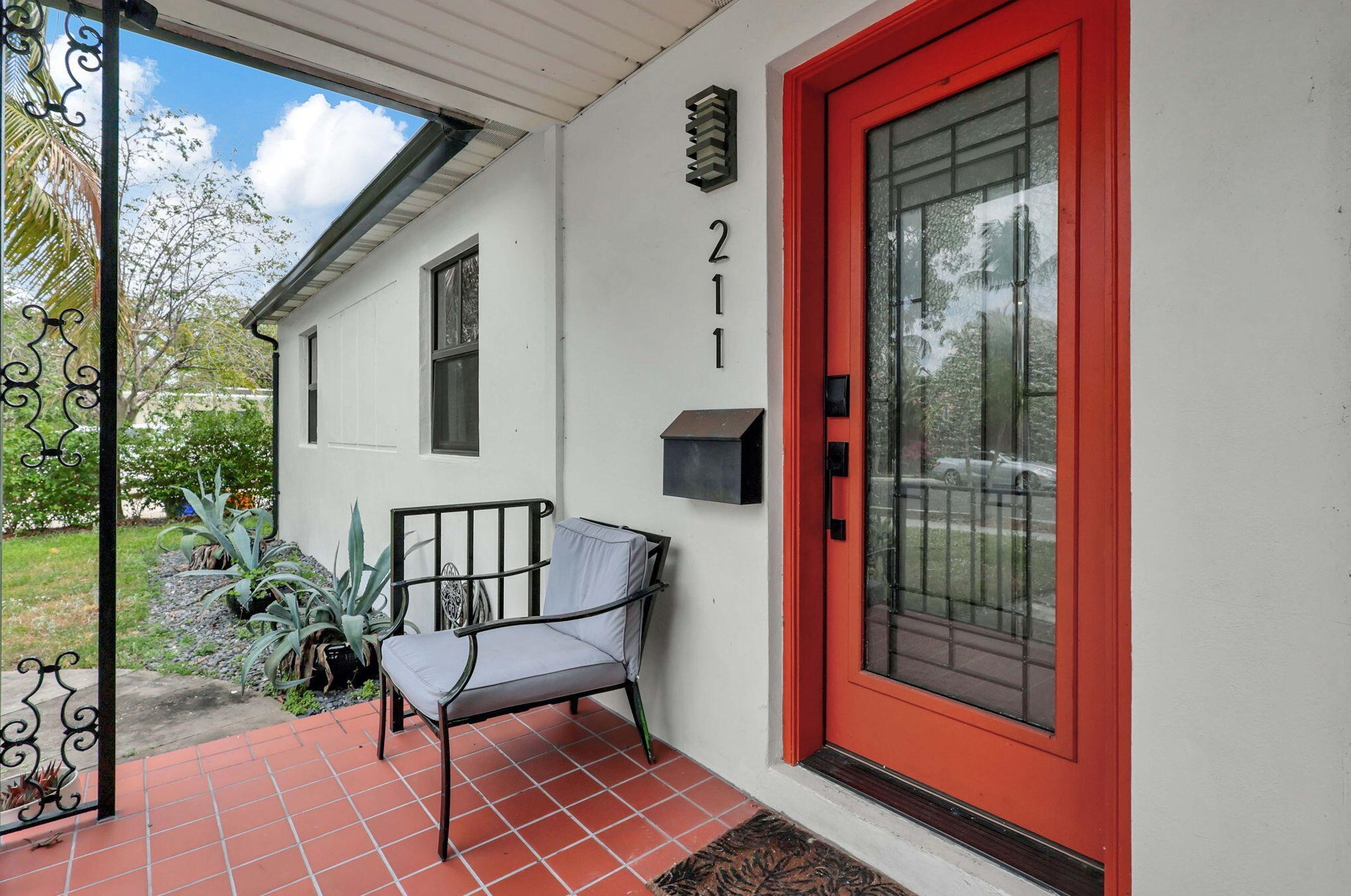 211 Princeton Dr, Lake Worth FL 33460-6237 exterior