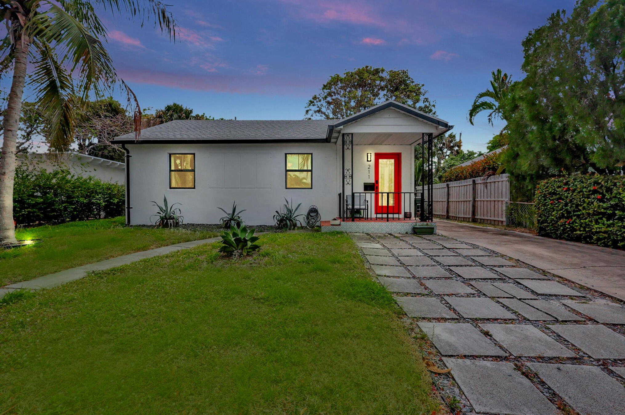 211 Princeton Dr, Lake Worth FL 33460-6237 exterior