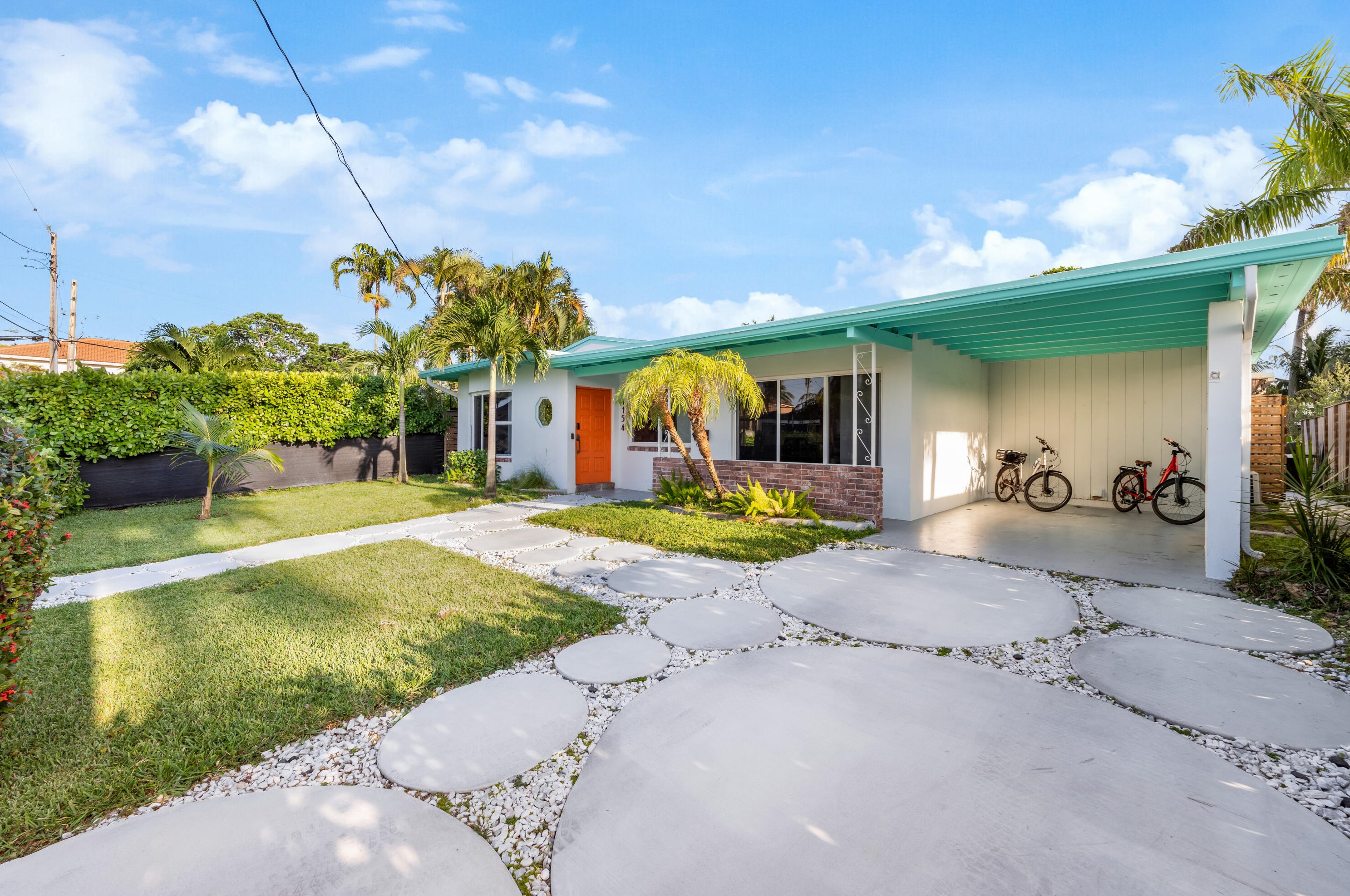 1154 Grant St, Hollywood FL  33019-3126 exterior