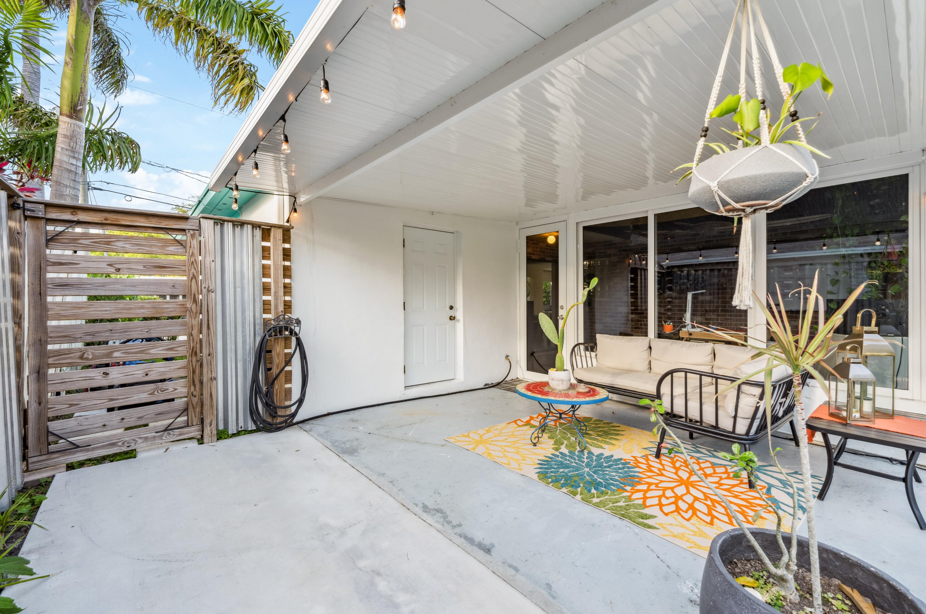 1154 Grant St, Hollywood FL  33019-3126 exterior