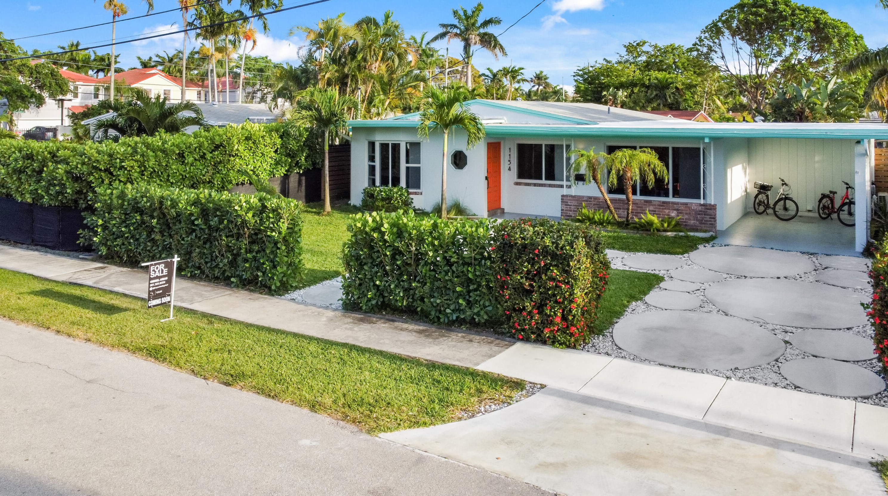 1154 Grant St, Hollywood FL  33019-3126 exterior