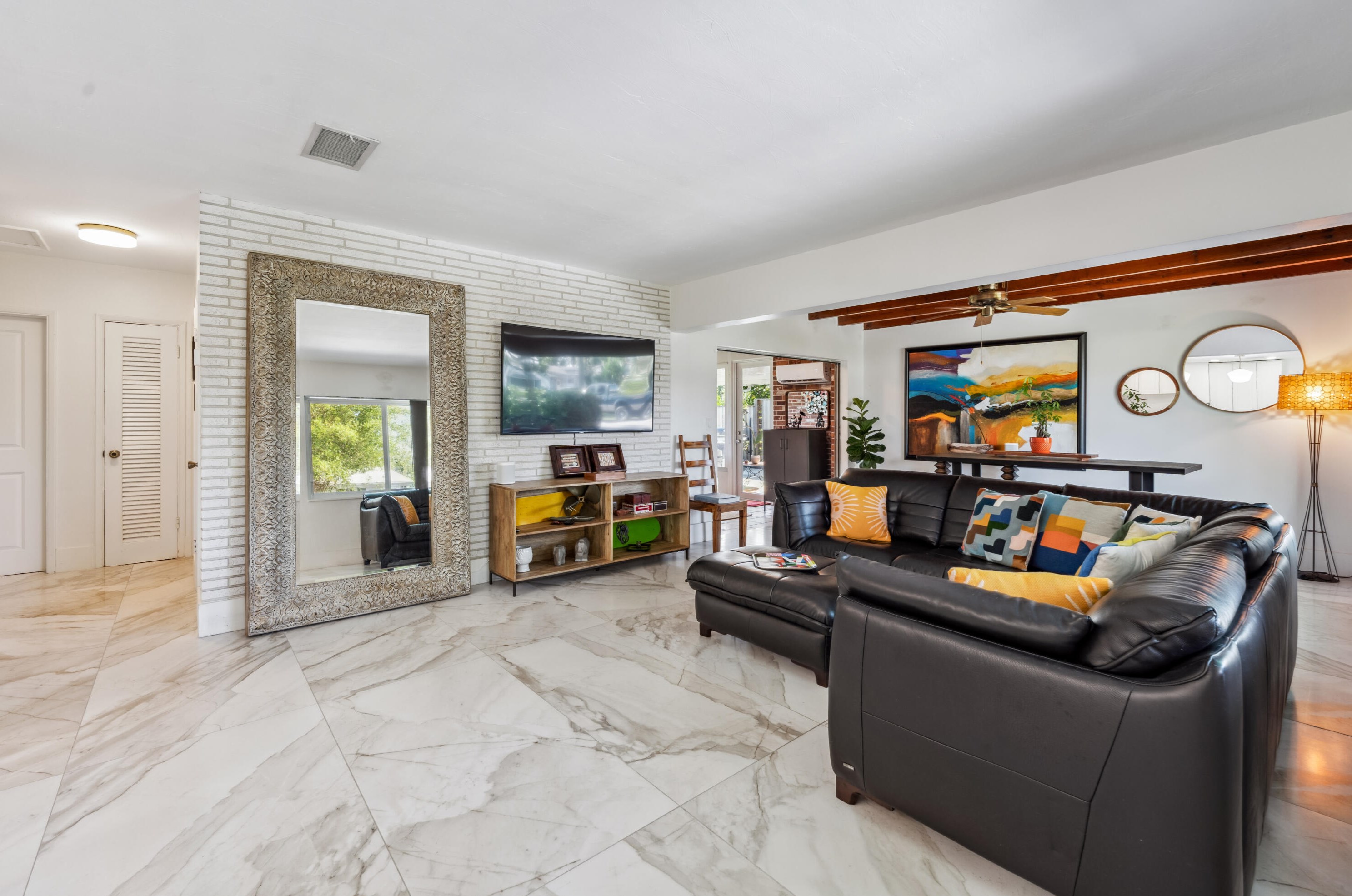 1154 Grant St, Hollywood FL  33019-3126 exterior