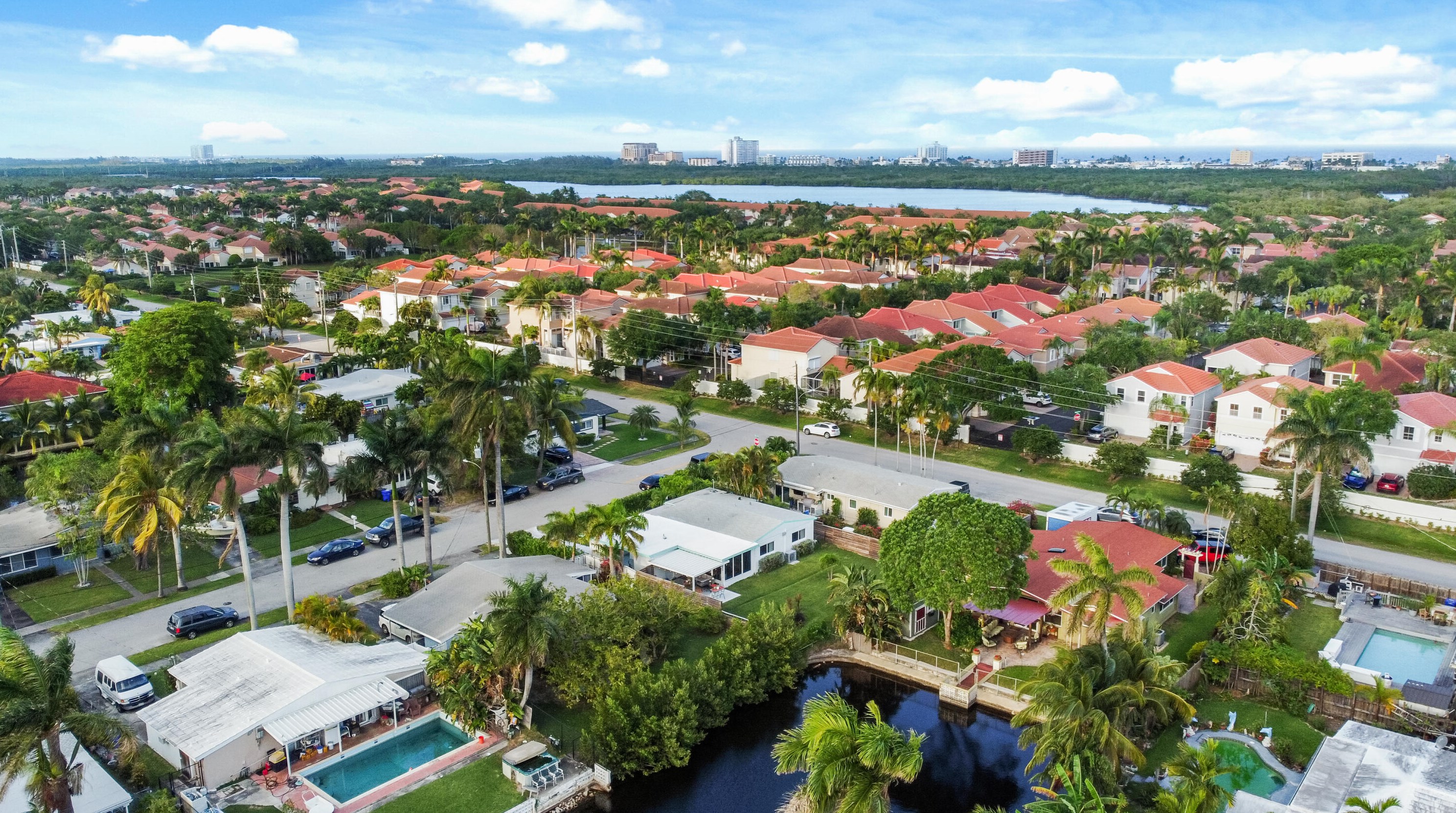 1154 Grant St, Hollywood FL  33019-3126 exterior