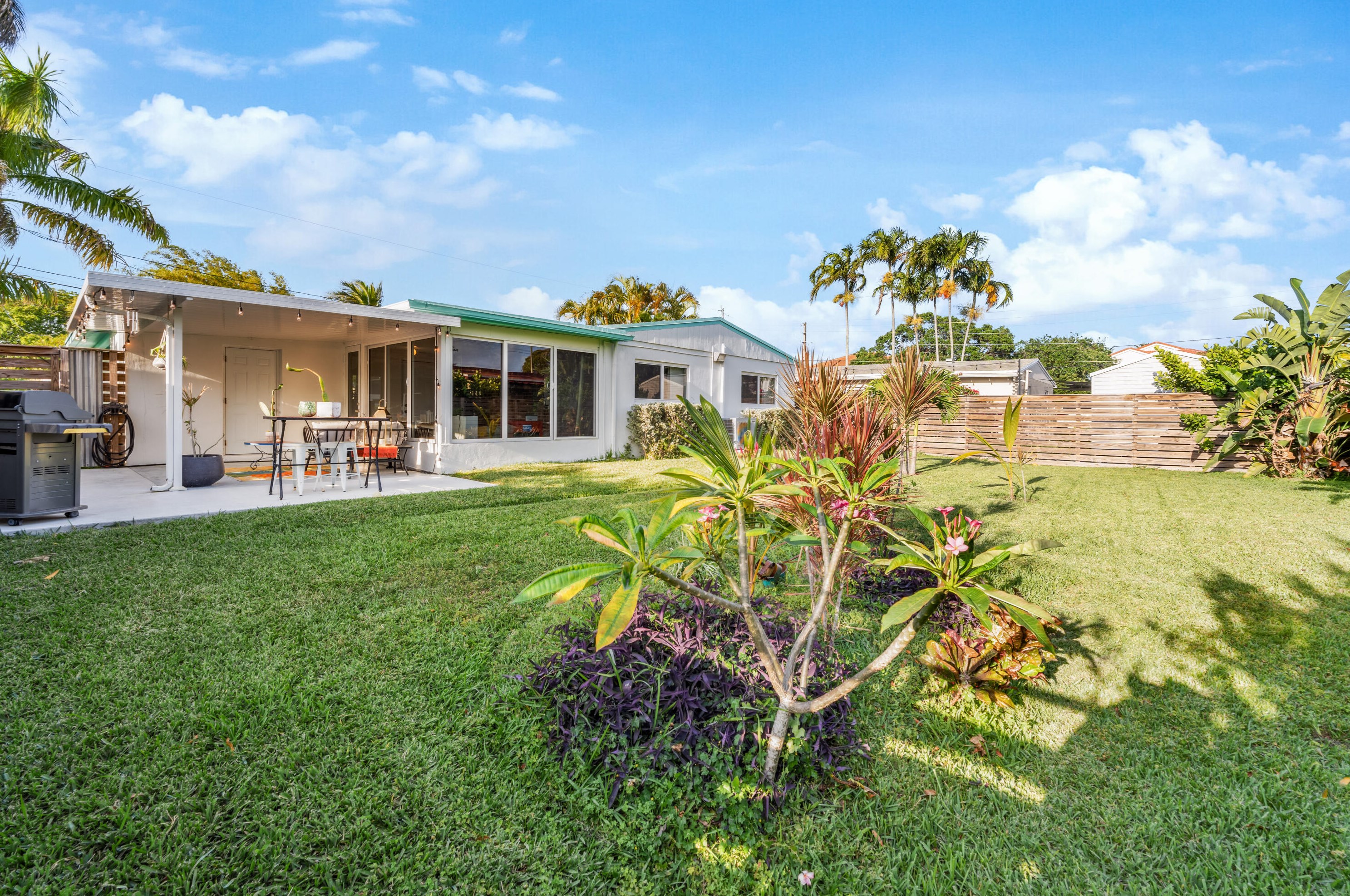 1154 Grant St, Hollywood FL  33019-3126 exterior