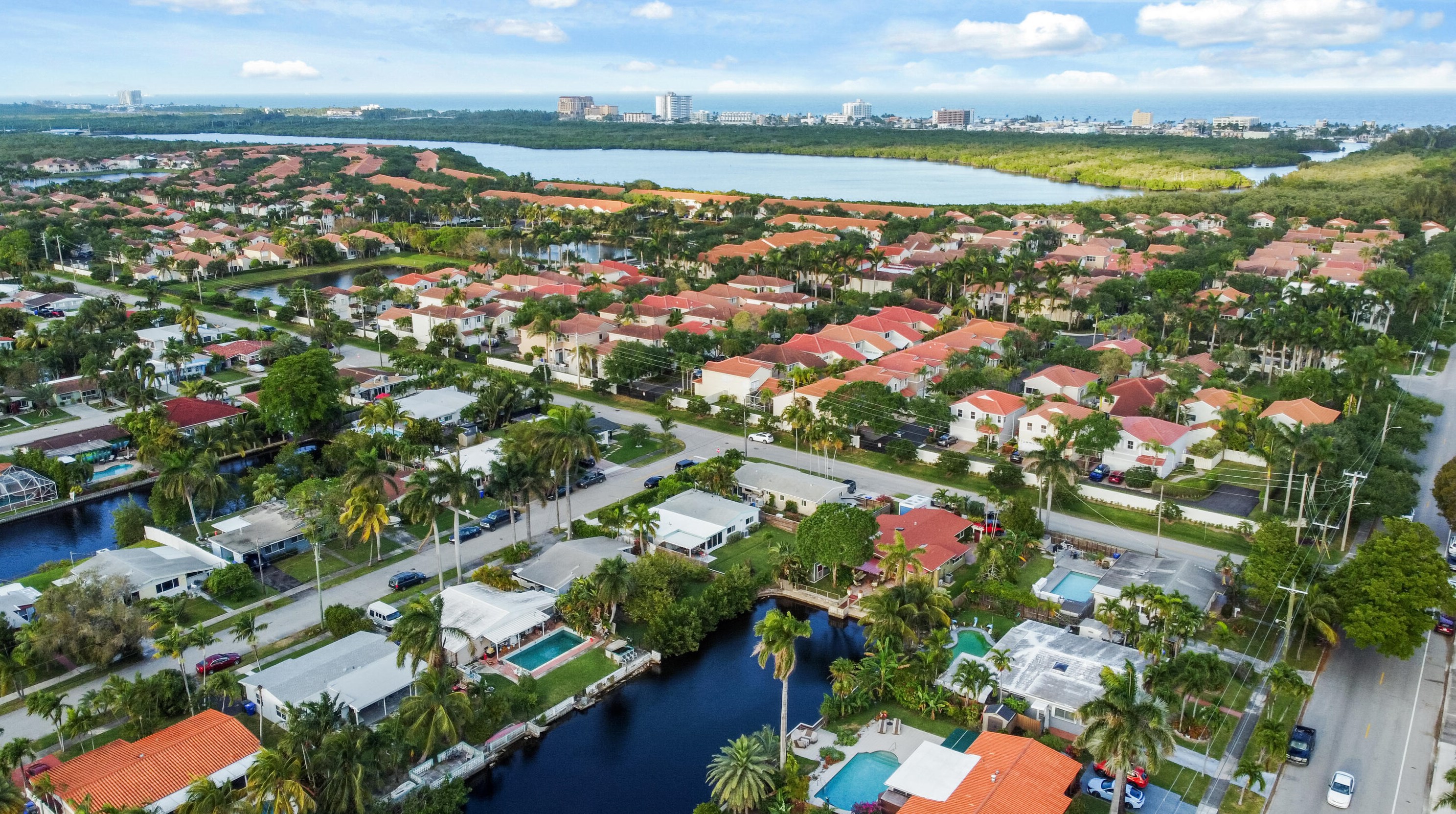 1154 Grant St, Hollywood FL  33019-3126 exterior