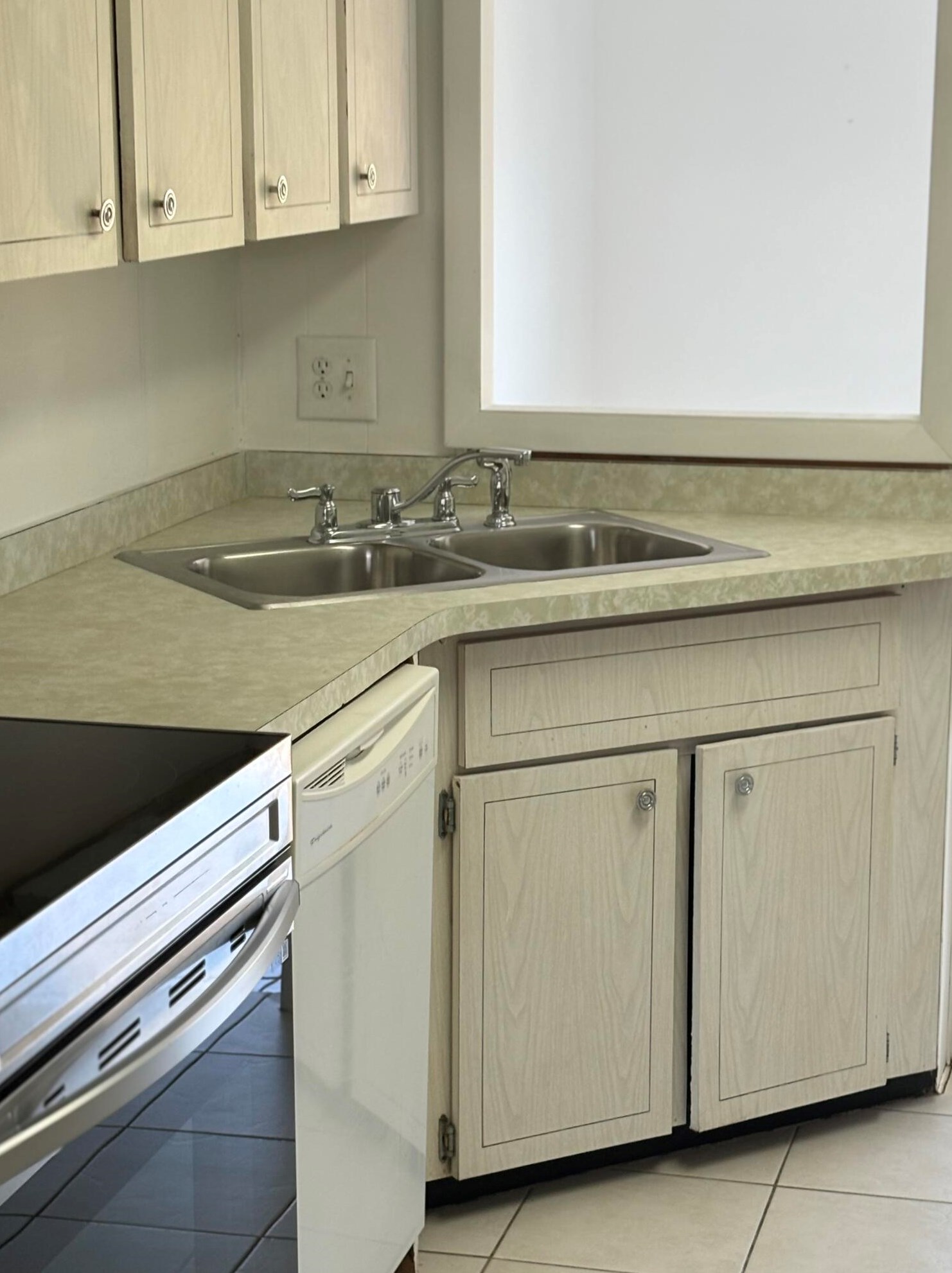 16 Hermosa Ln, Fort Pierce FL  34952-8543 exterior