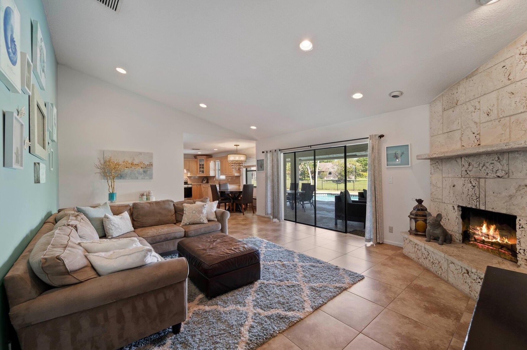 14481 Larkspur Ln, West Palm Beach, FL 33414-8234