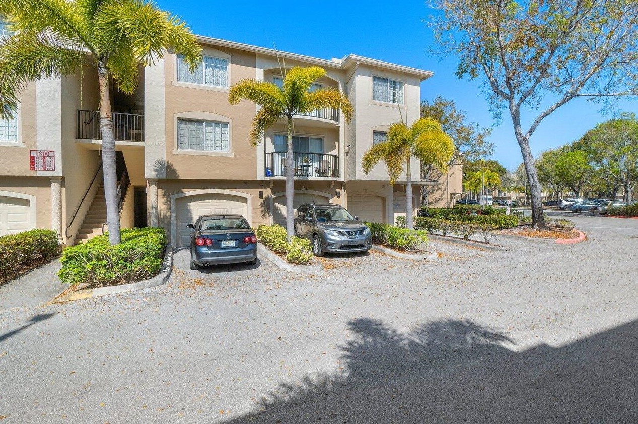 1300 Crestwood Ct, West Palm Beach, FL 33411-4924
