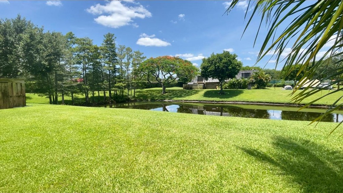 1524 Forest Lakes Cir, West Palm Beach, FL 33406-5721