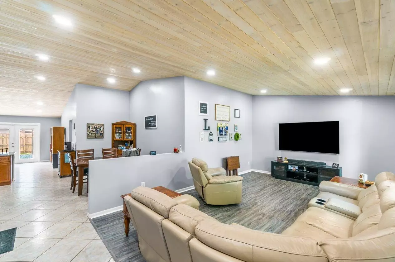 7910 Blairwood Cir, Lake Worth, FL 33467-1808