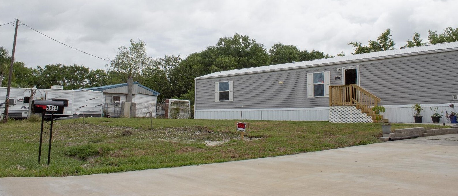 5945 95th Trl, Okeechobee FL  34974-1483 exterior