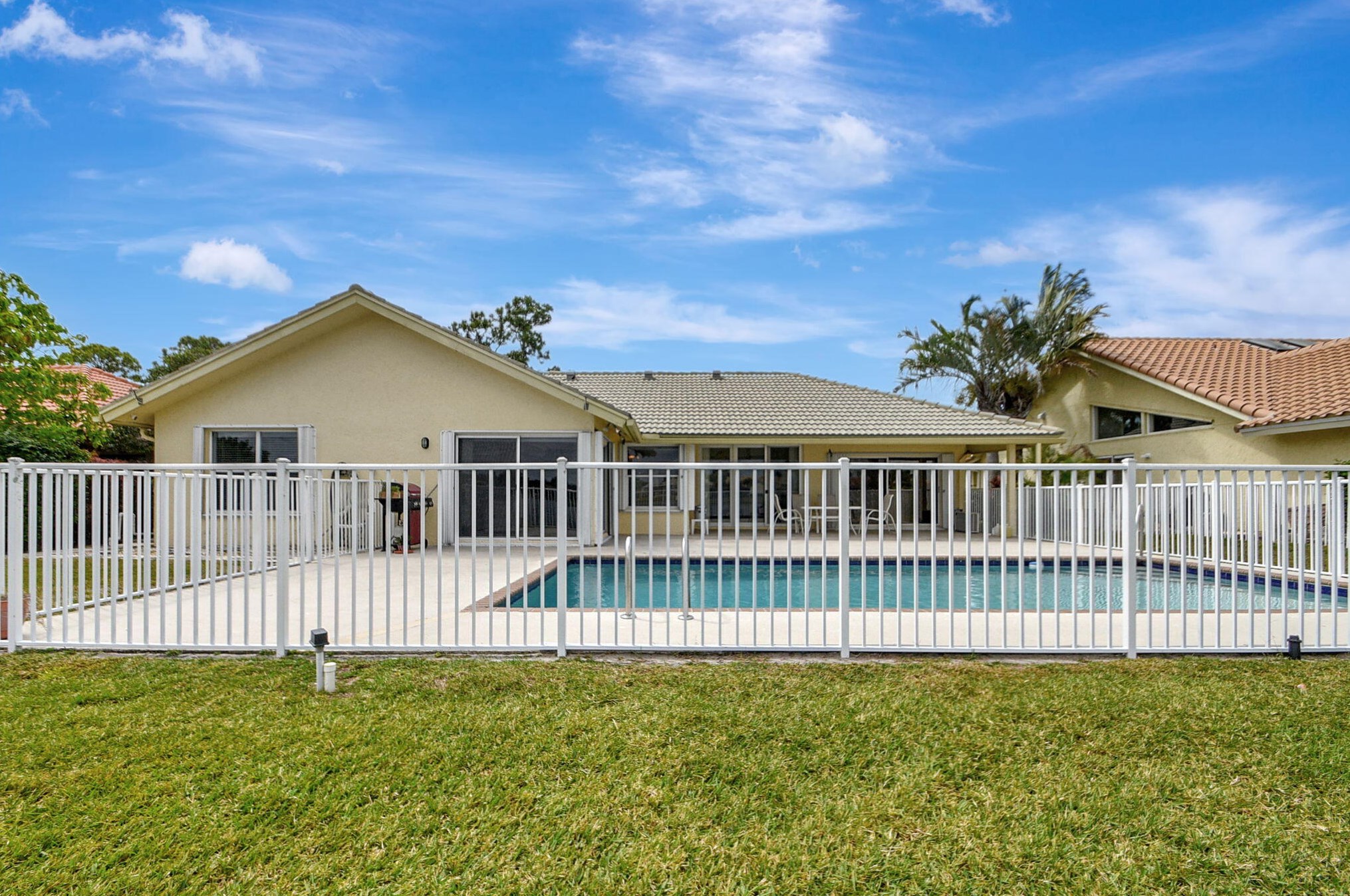 6963 Lake Island Dr, Lake Worth, FL 33467-7912