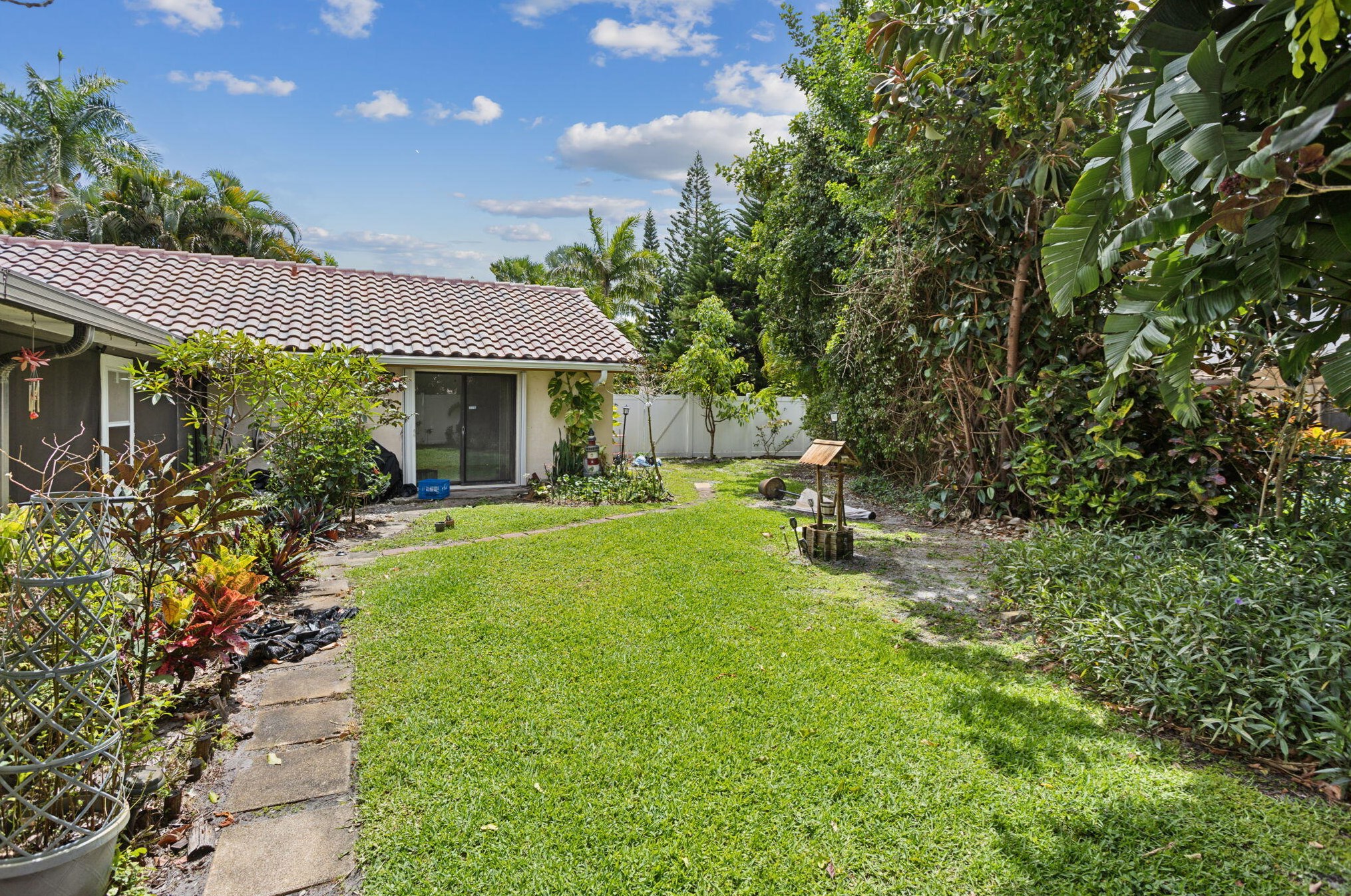 9804 El Clair Rnch Rd, Boynton Beach FL 33437-3339 exterior