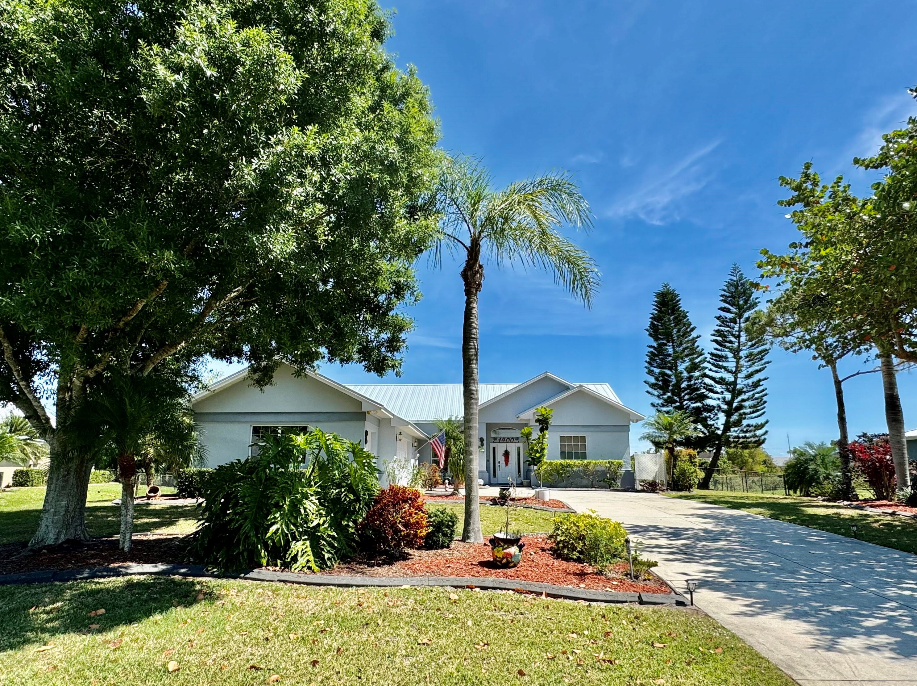 1400 21st St, Okeechobee FL  34974-2411 exterior