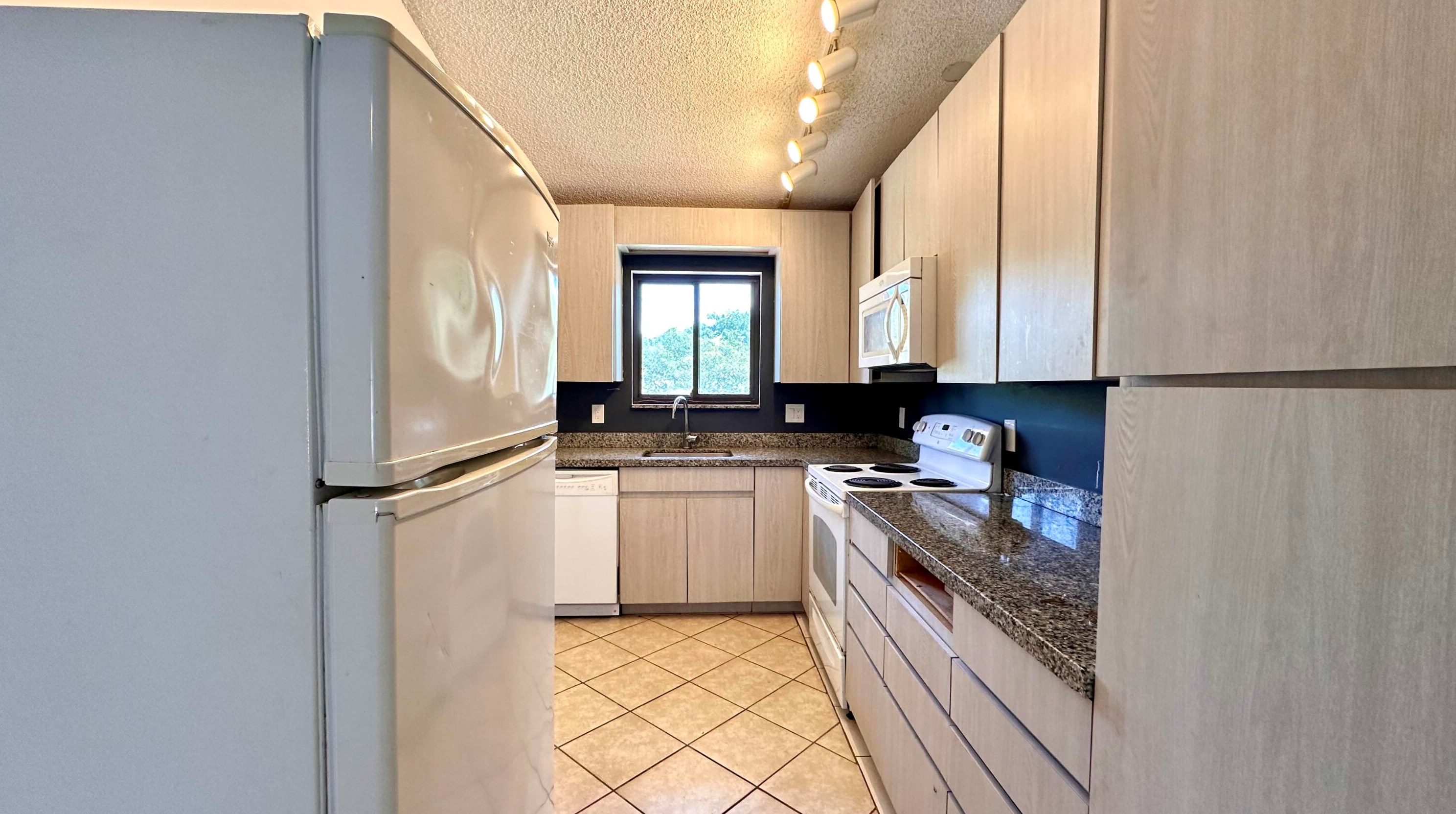 2850 Palmwood Ter, Boca Raton, FL 33431-8271