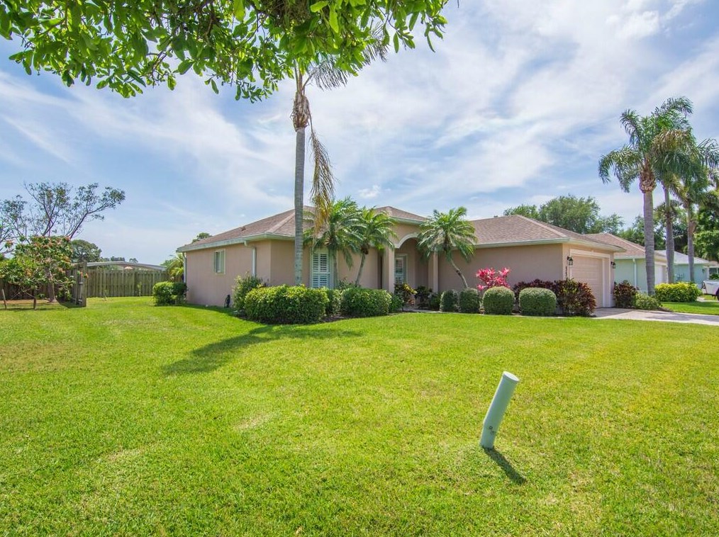 551 High Hawk Cir, Vero Beach FL  32962-7155 exterior