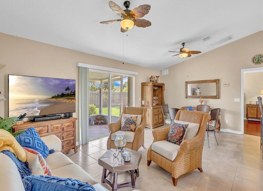 551 High Hawk Cir, Vero Beach FL  32962-7155 exterior