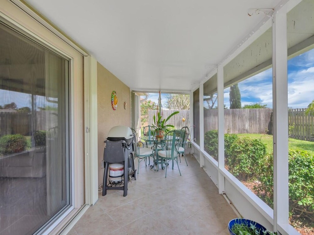 551 High Hawk Cir, Vero Beach FL  32962-7155 exterior