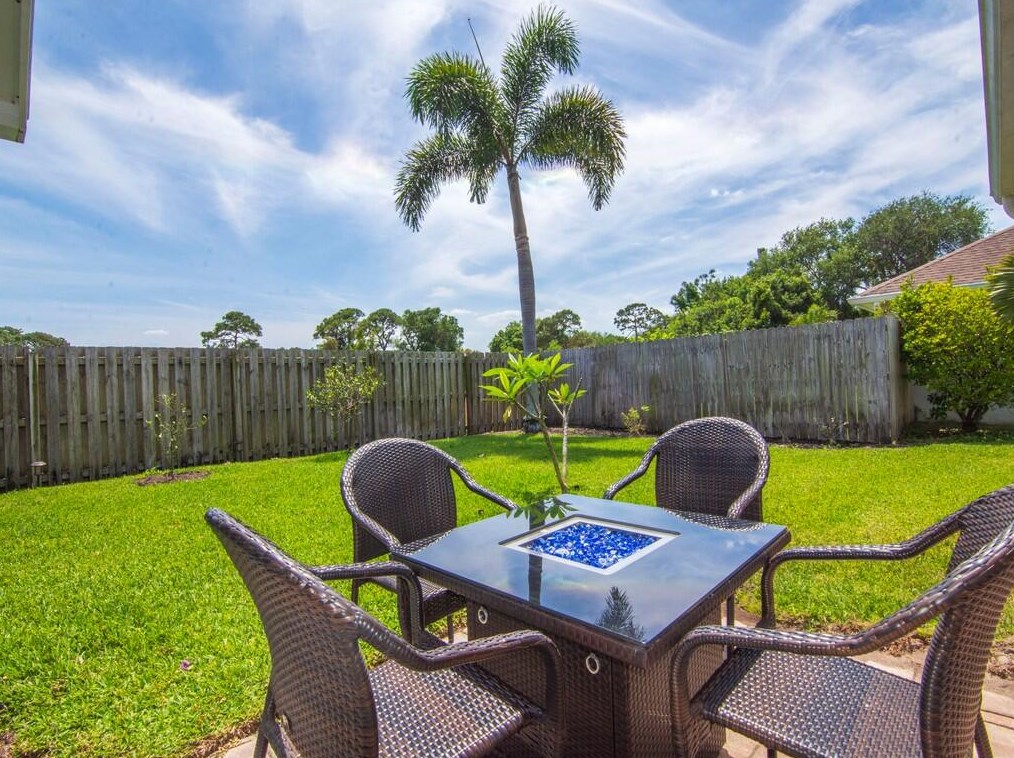 551 High Hawk Cir, Vero Beach FL  32962-7155 exterior