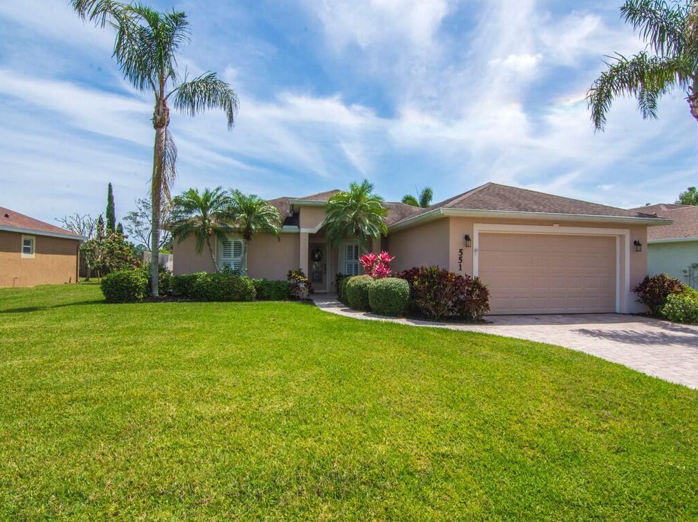 551 High Hawk Cir, Vero Beach FL  32962-7155 exterior