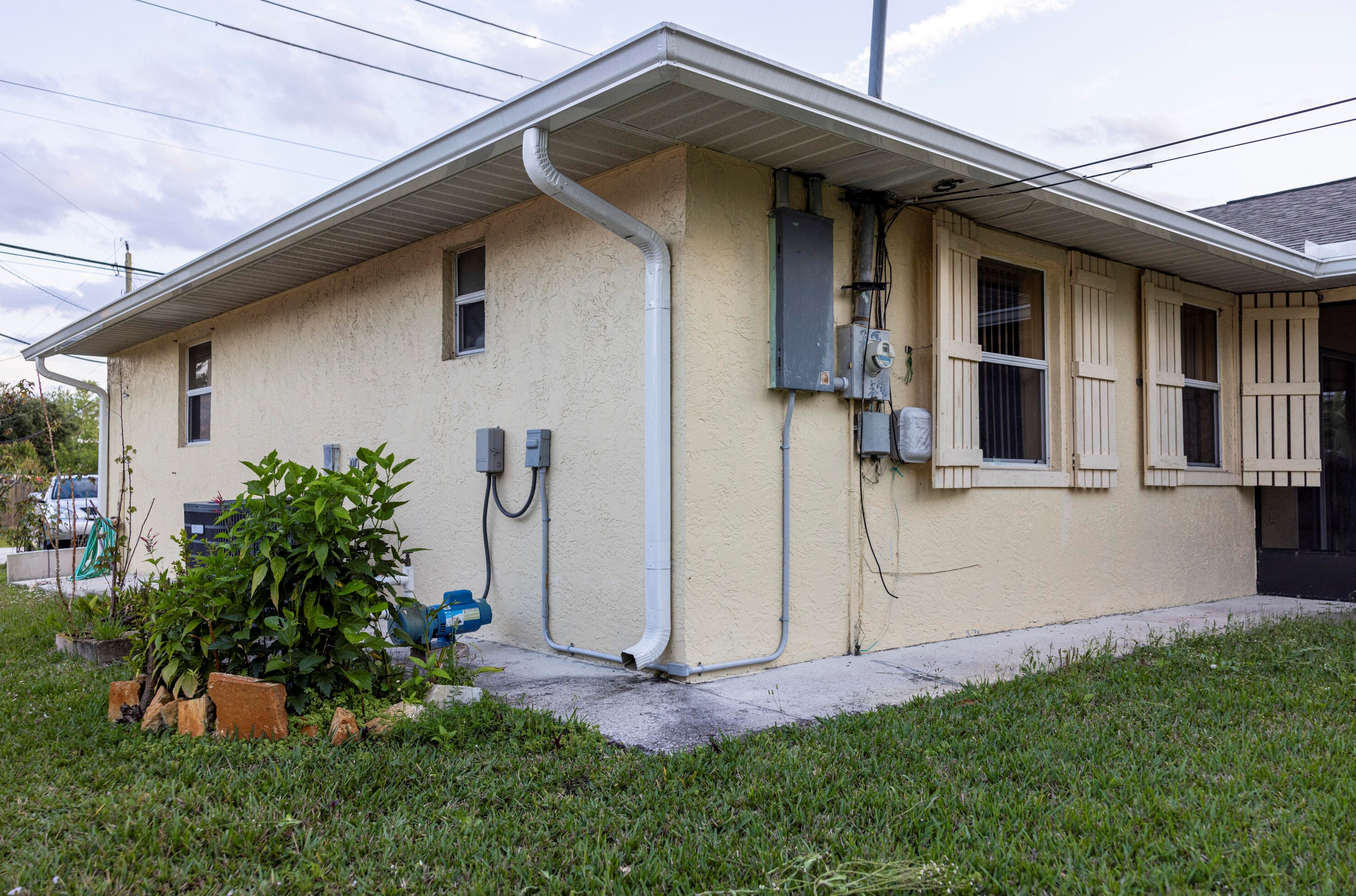 1219 Paar Dr, Fort Pierce FL  34953-3508 exterior